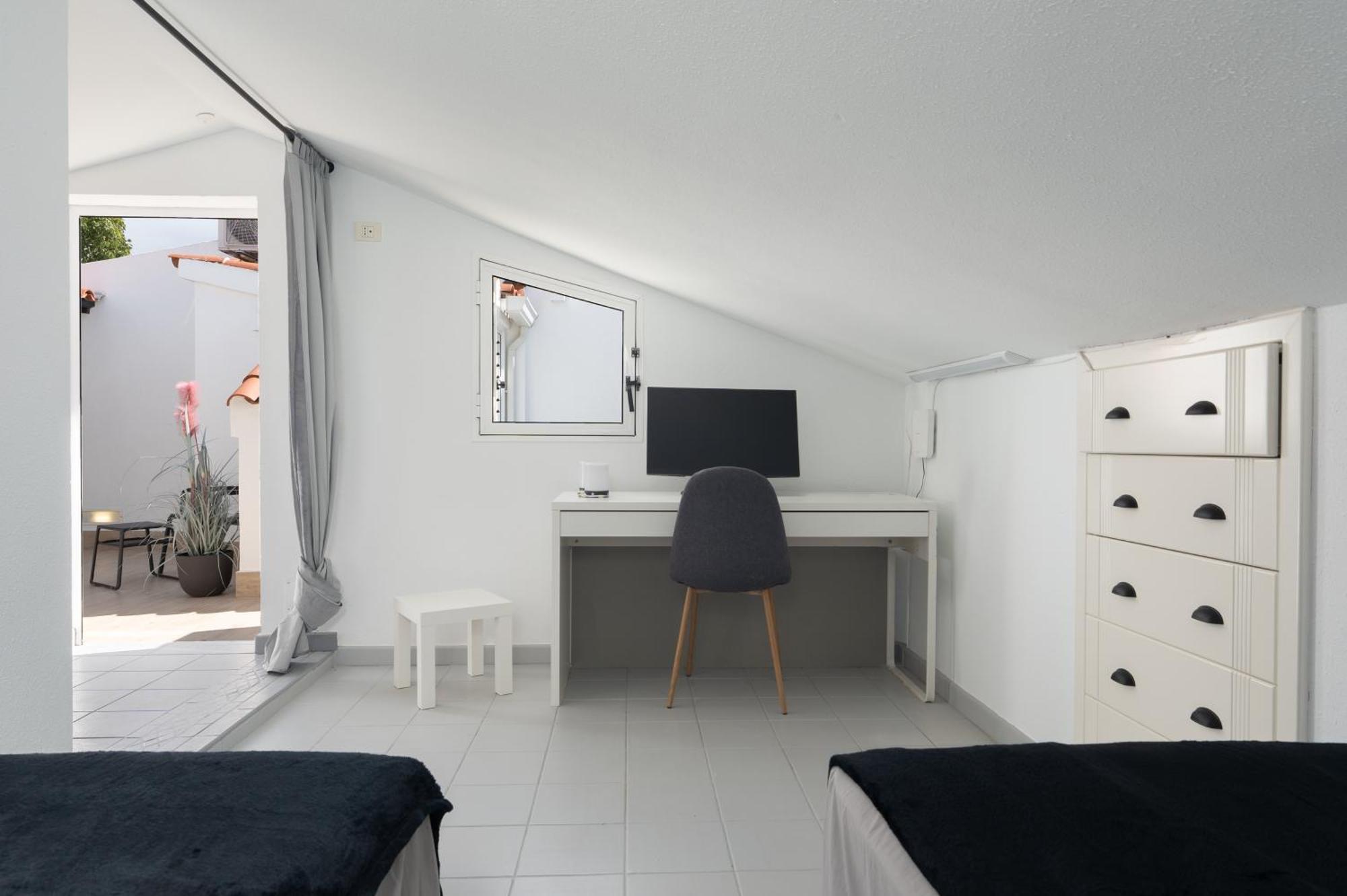 Rooftop Pamro - Private Jacuzzi - Fitness Area - Free Wifi - Air Conditioner - Pool - Modern & Comfortable - Sunnygolf *