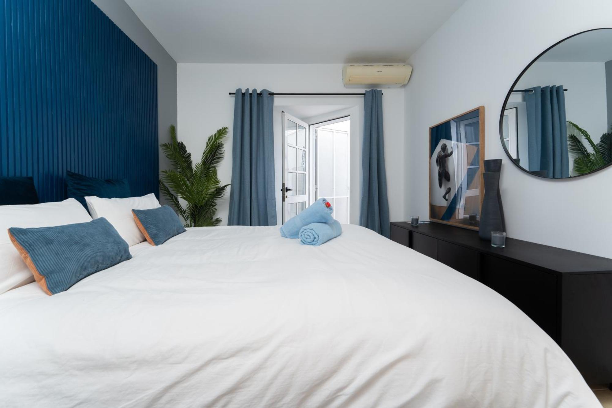 Rooftop Pamro - Private Jacuzzi - Fitness Area - Free Wifi - Air Conditioner - Pool - Modern & Comfortable - Sunnygolf *