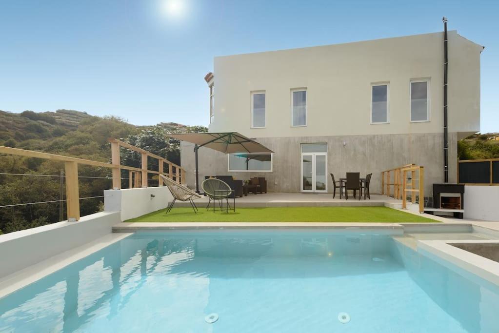 Con Piscina Y Vista Al Mar