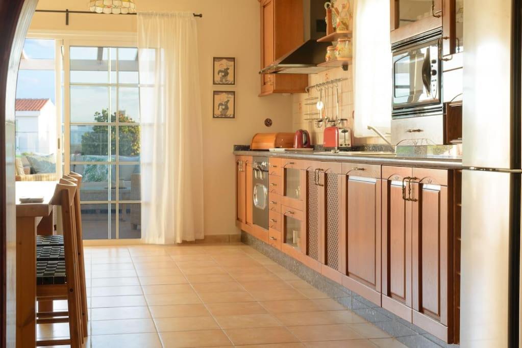 Villa Con Piscina En La Playa *