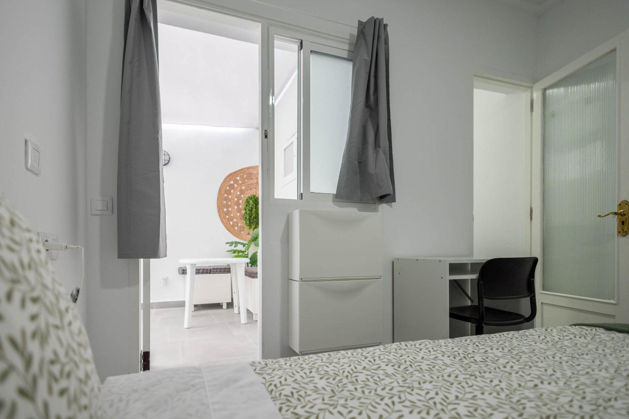 Pensión Coliving Mol-terrace, En-suite Bathroom, Fridge & Tv *