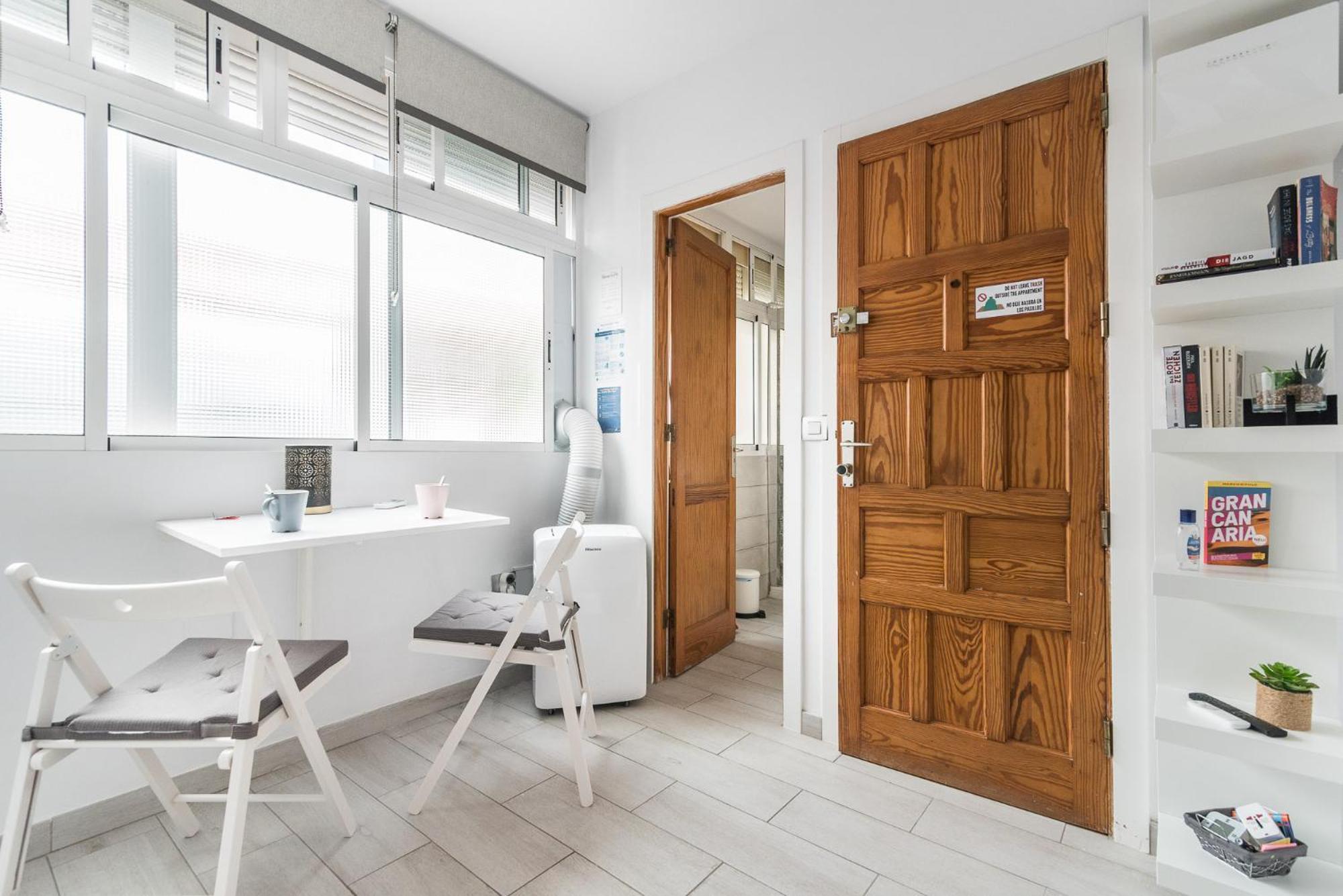 Apartamento Minimalist & Exterior Next To The