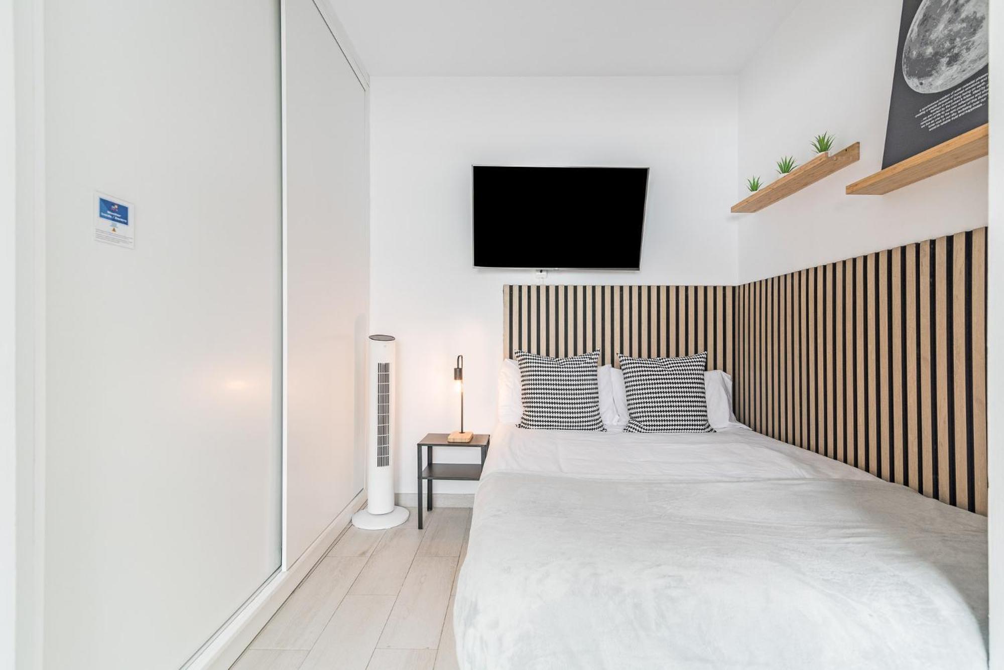 Minimalist & Exterior Next To The Apartamento *