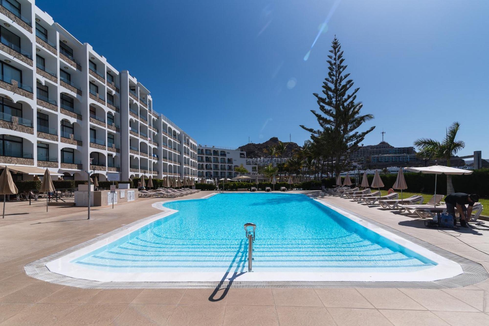 Home2book Cosy Studio, Pool & Sea Views Apartamento