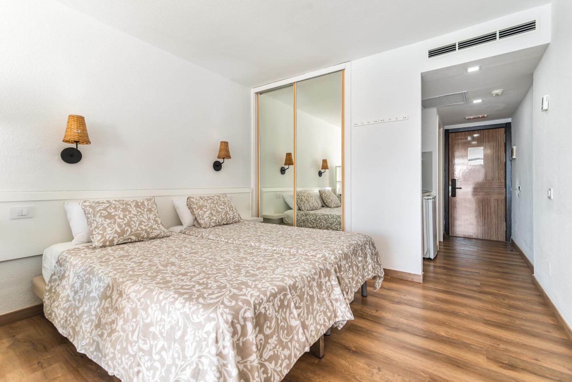 Home2book Cosy Studio, Pool & Sea Views Apartamento *