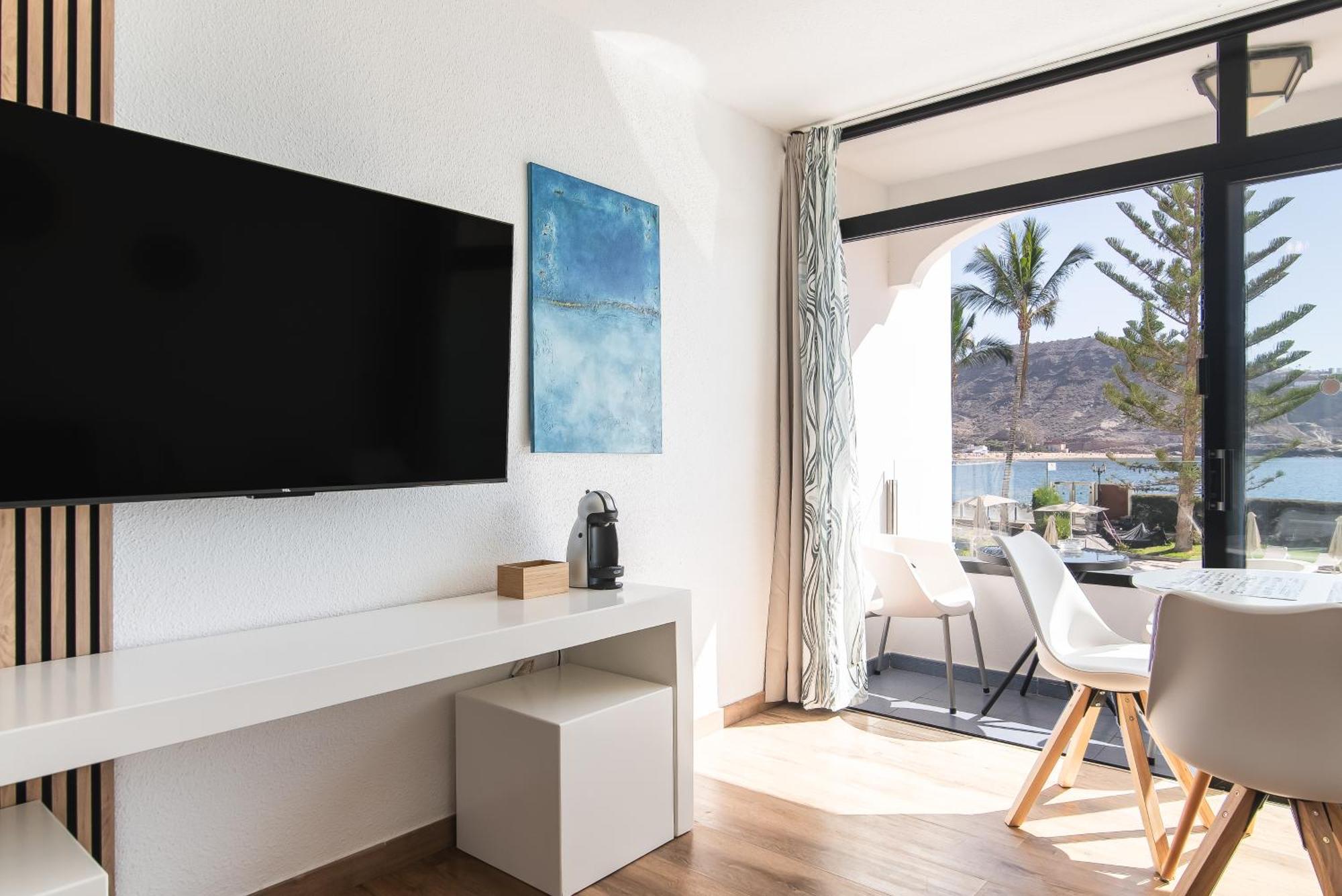 Home2book Cosy Studio, Pool & Sea Views *