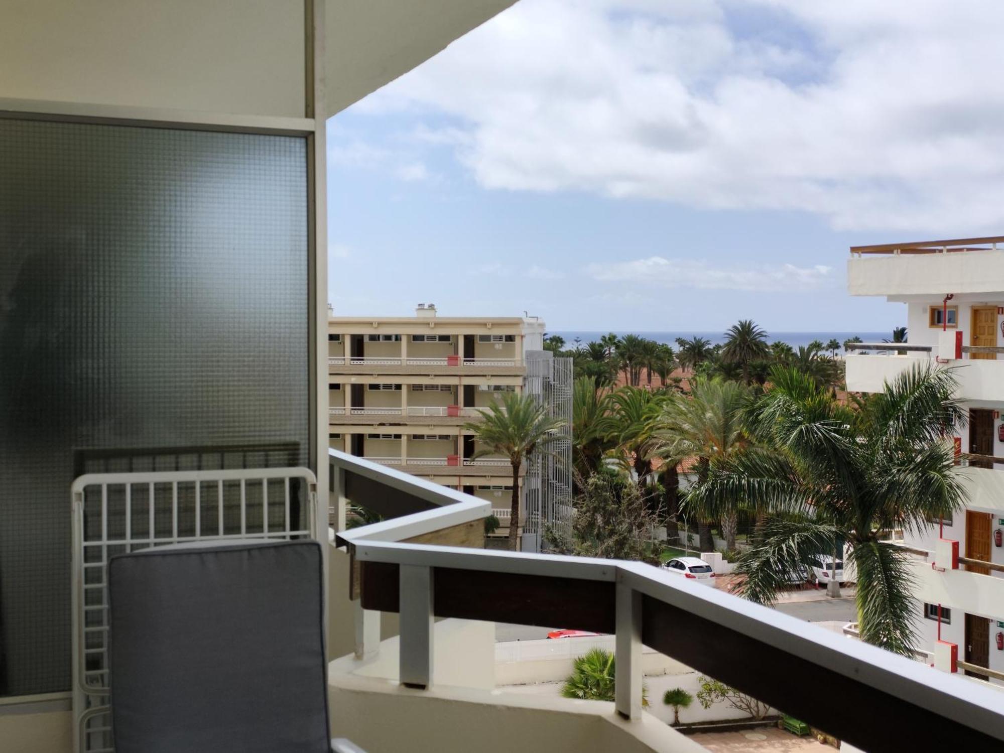 Playa Del Ingles D&m Near Yumbo * San Bartolome de Tirajana (Gran Canaria)