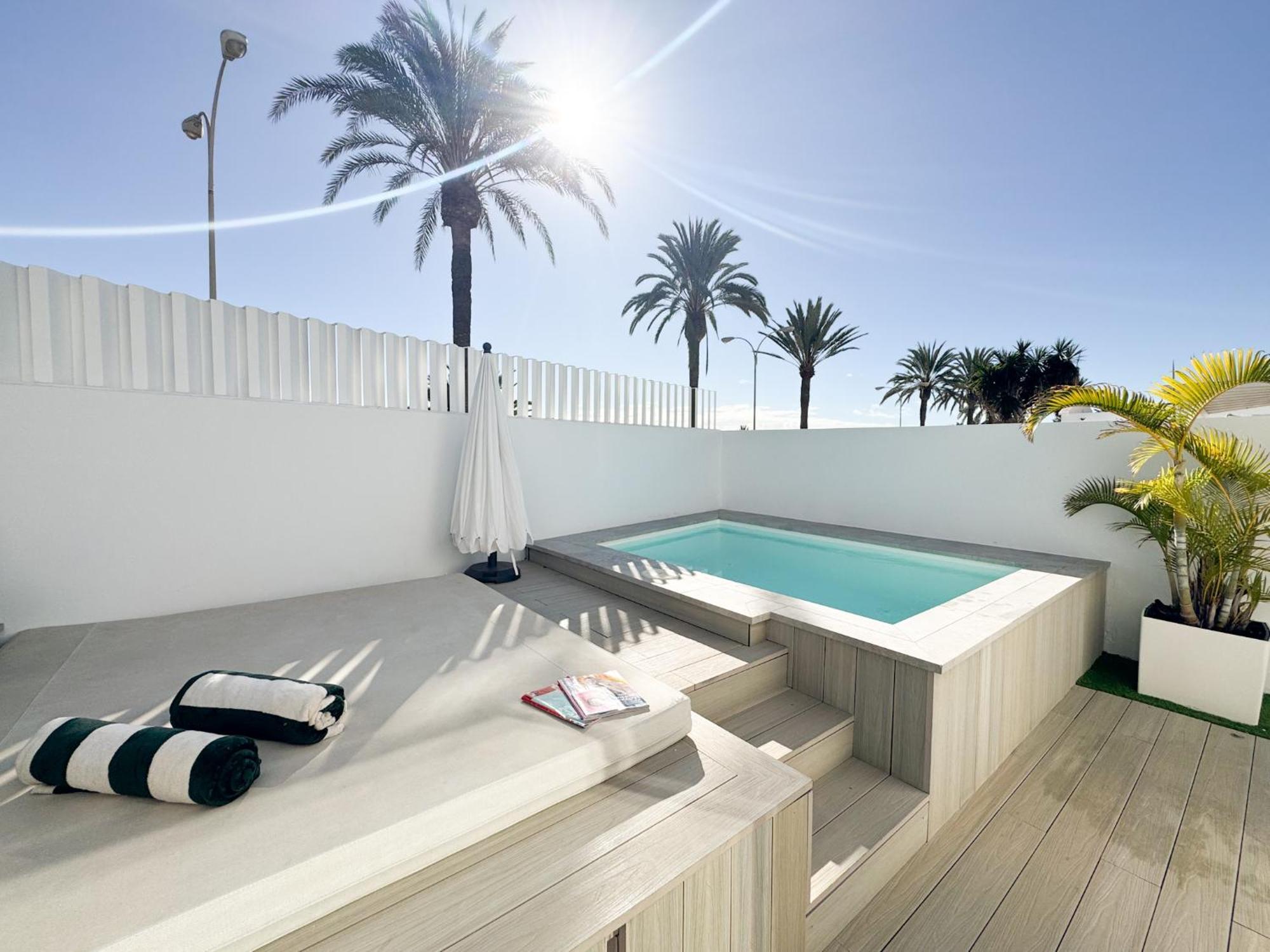 Porto Mare 42 With Heated Pool On The Front Line By Tenpropertiesgc Villa