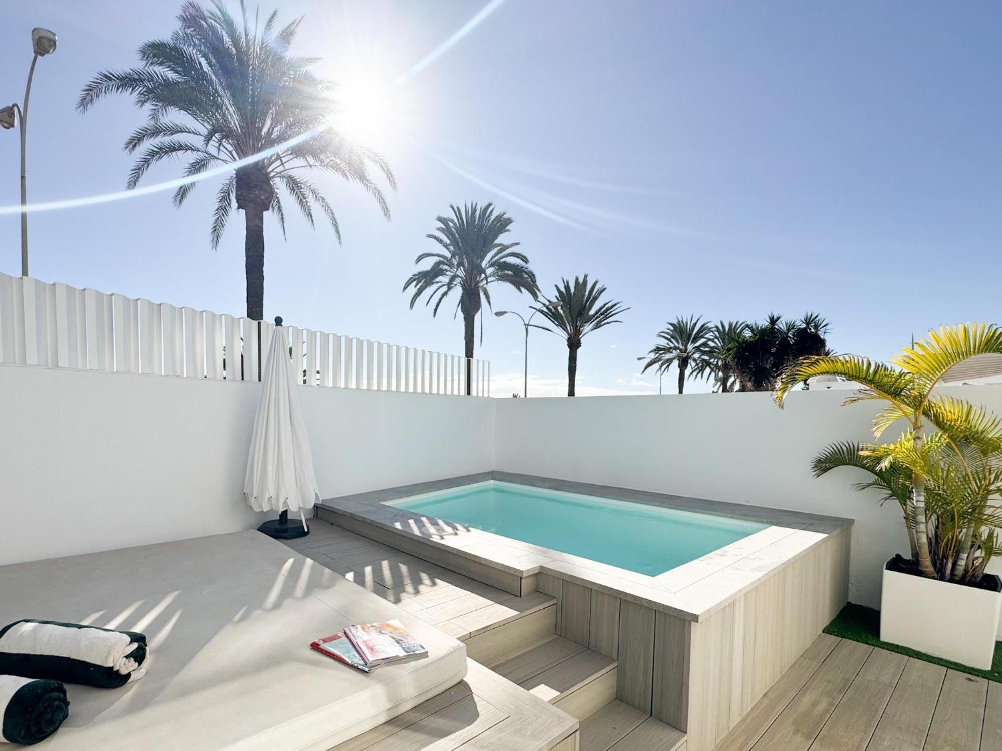 Villa Porto Mare 42 With Heated Pool On The Front Line By Tenpropertiesgc *