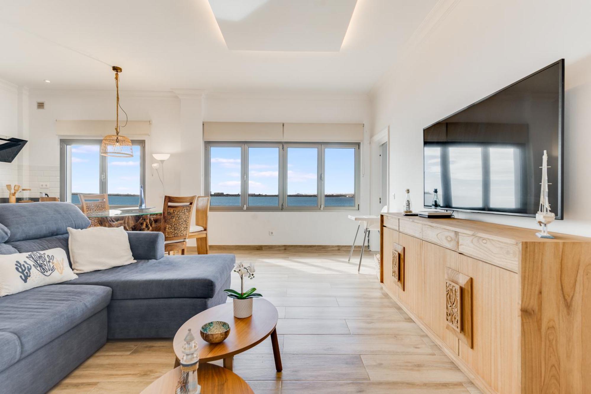 Home2book Coastal Retreat With Sea Views, *