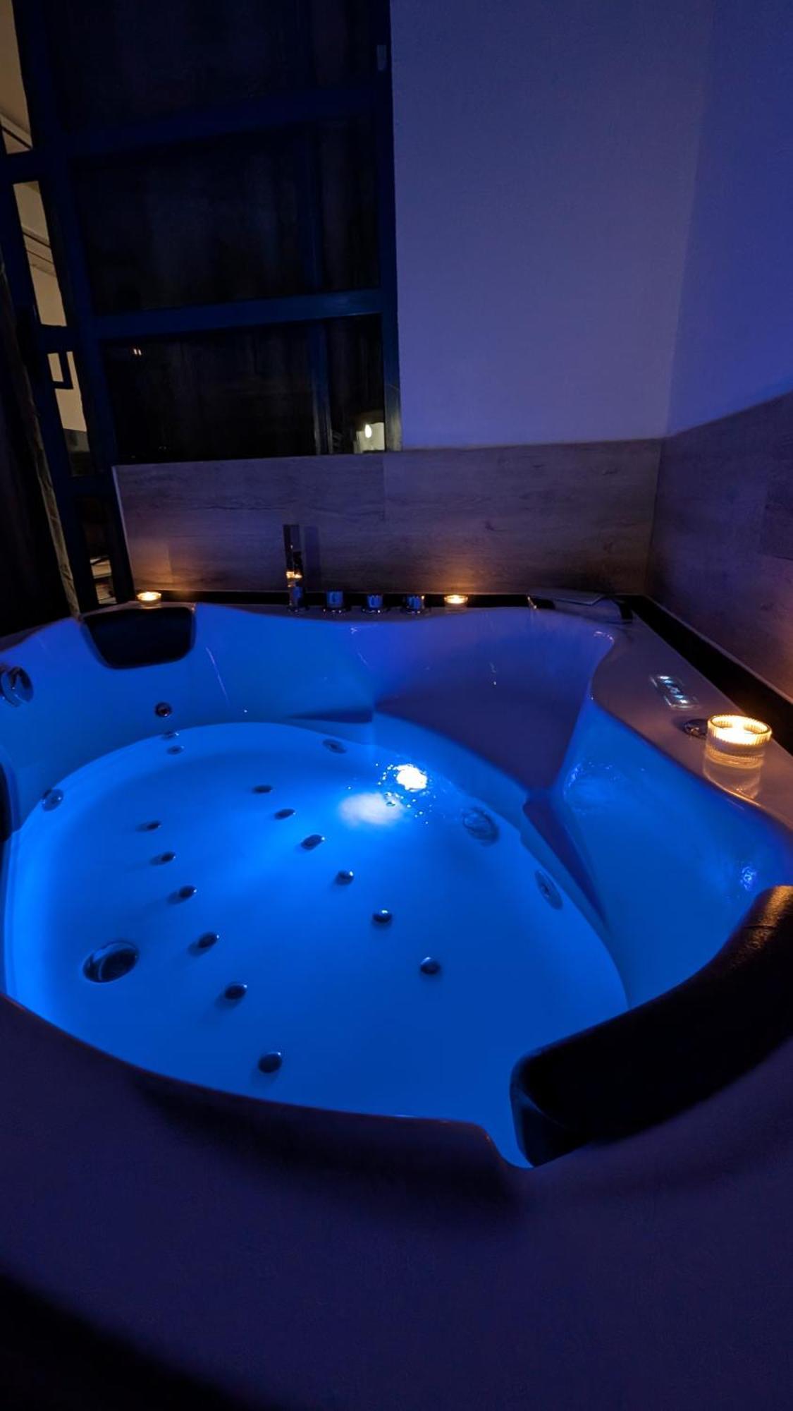 Cosy With Terrace & Jacuzzi