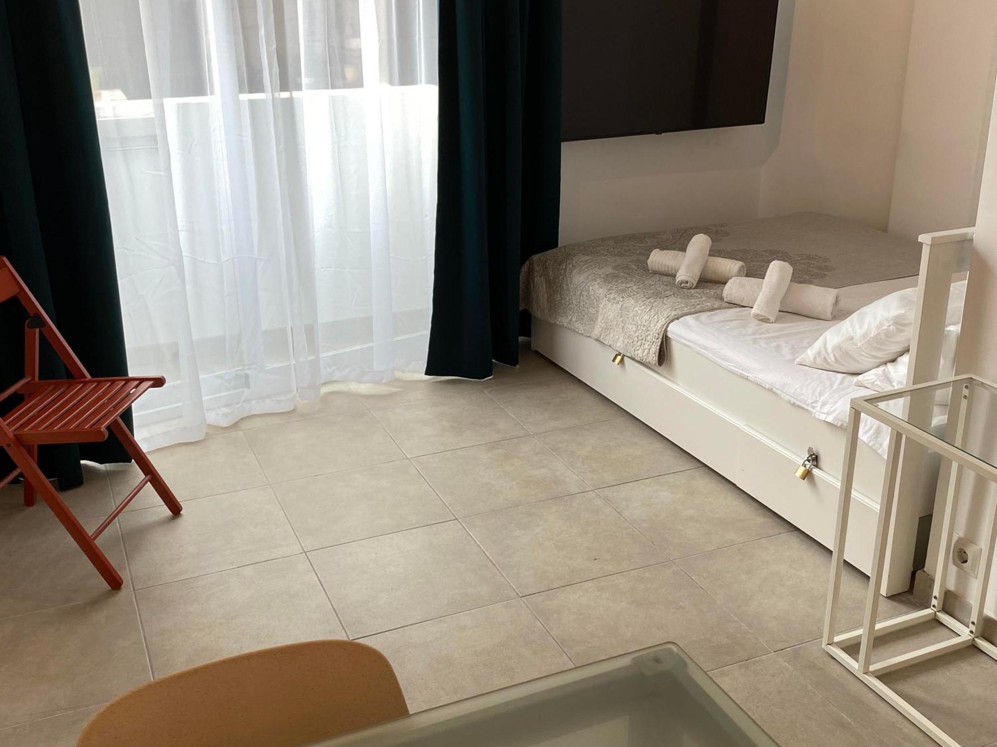 Apartamento With Small Balcony