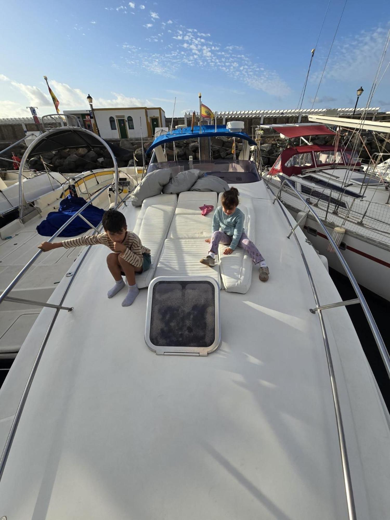 Yate Malu V Hotel en barco