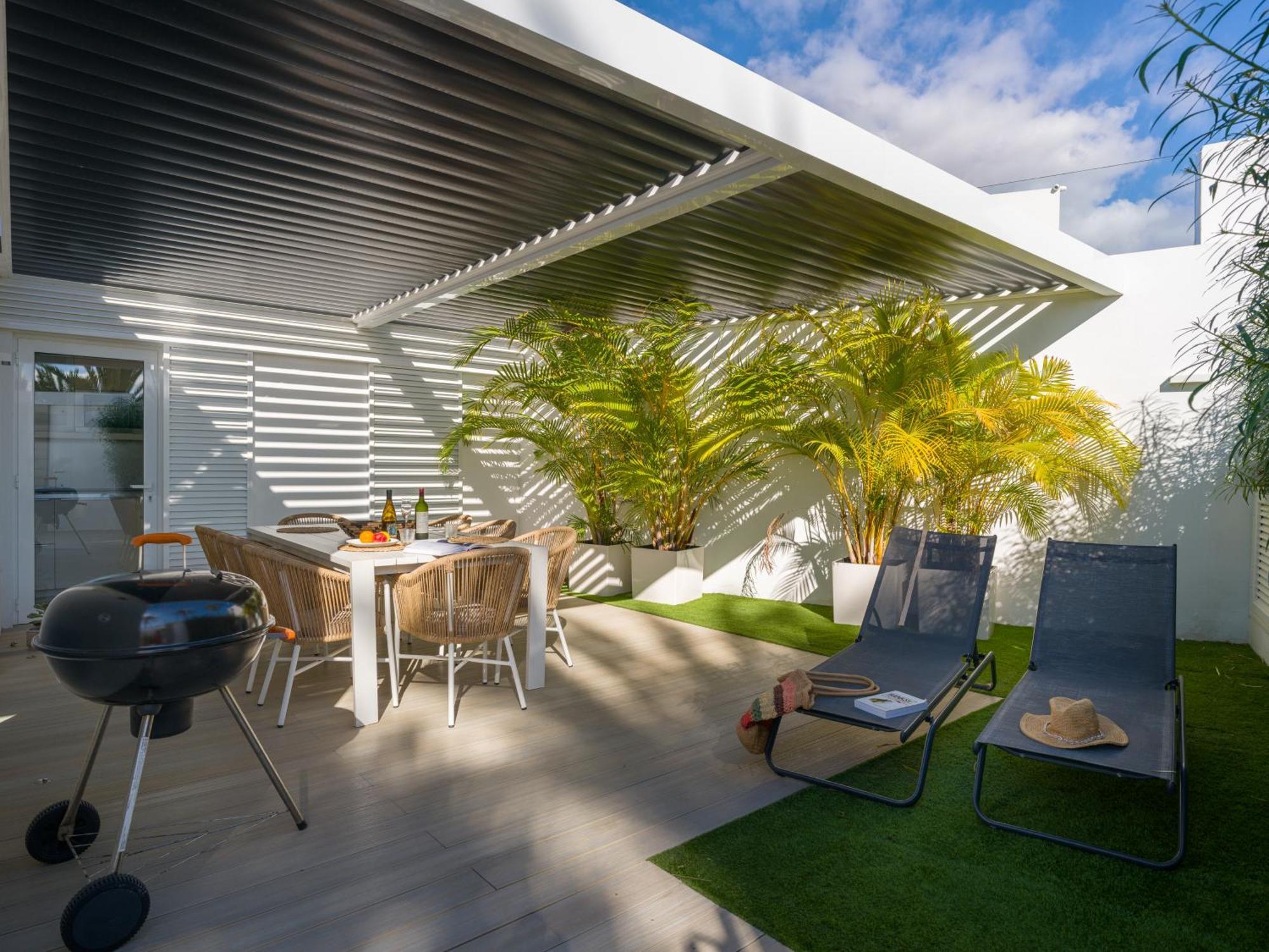 Villa Porto Mare 42 With Heated Pool On The Front Line By Tenpropertiesgc *