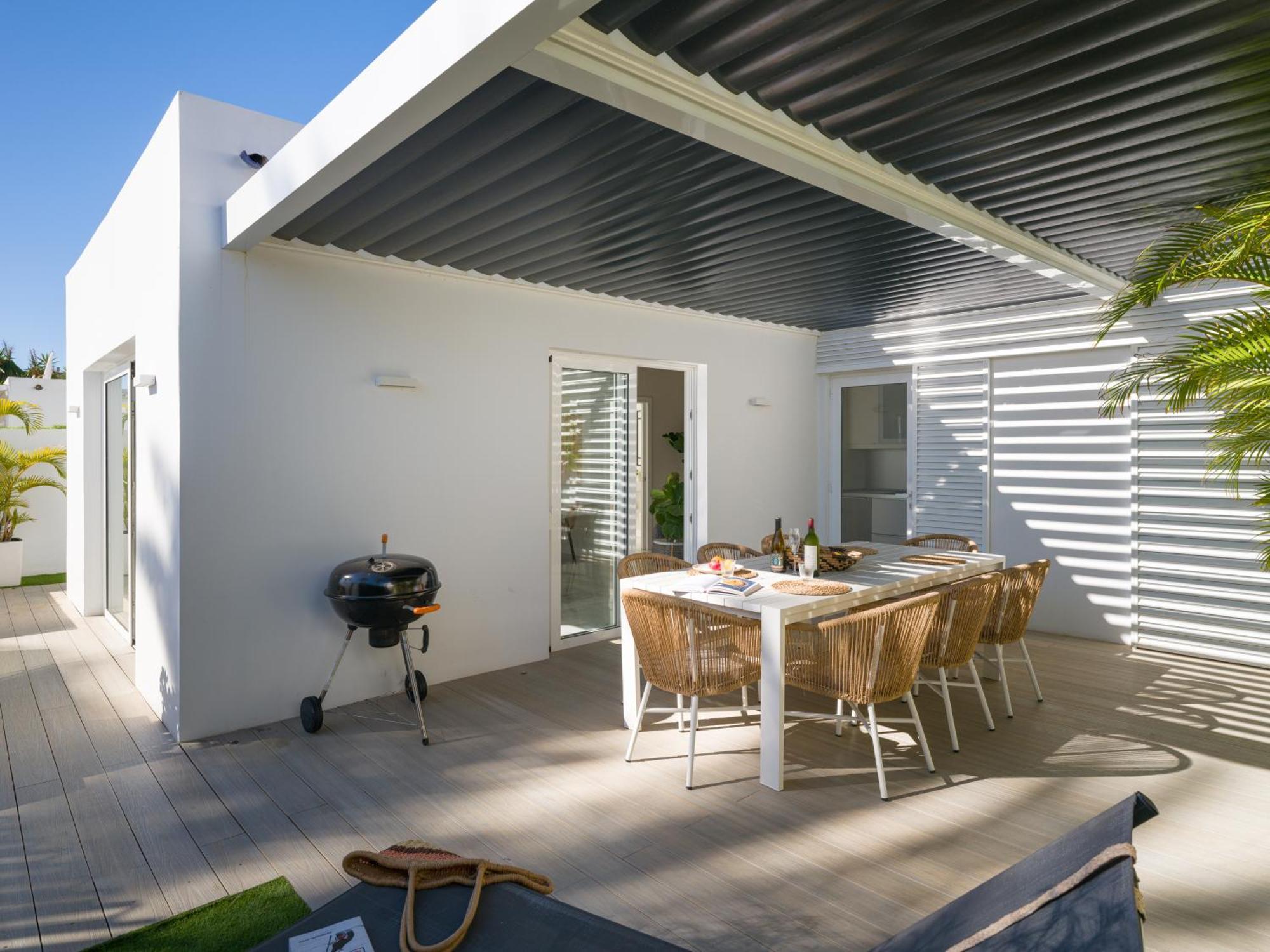 Porto Mare 42 With Heated Pool On The Front Line By Tenpropertiesgc