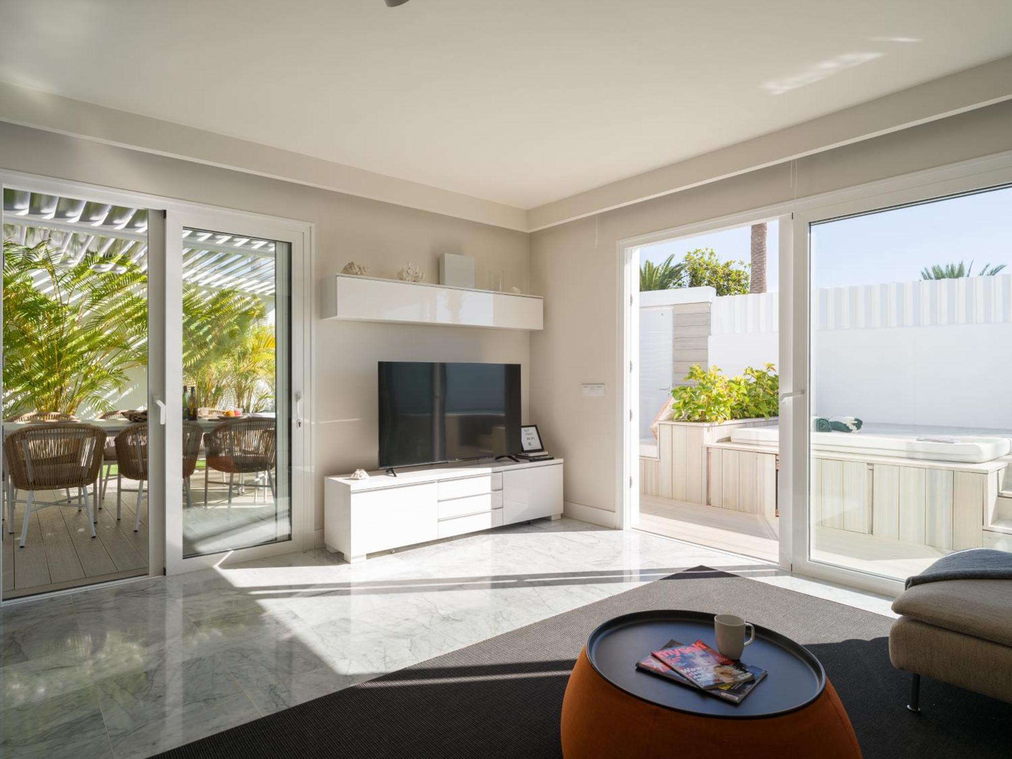 Porto Mare 42 With Heated Pool On The Front Line By Tenpropertiesgc Villa *