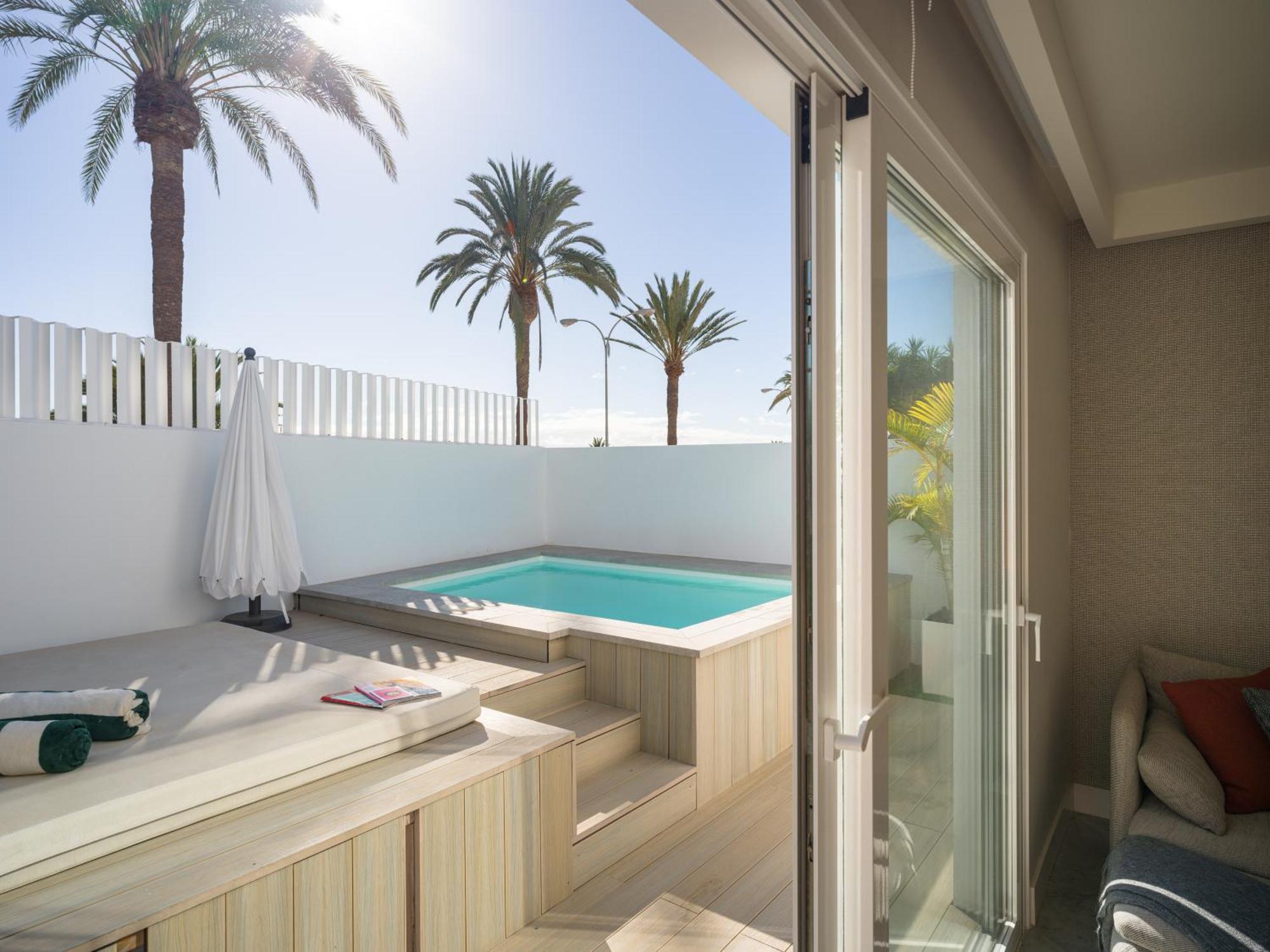 Villa Porto Mare 42 With Heated Pool On The Front Line By Tenpropertiesgc *