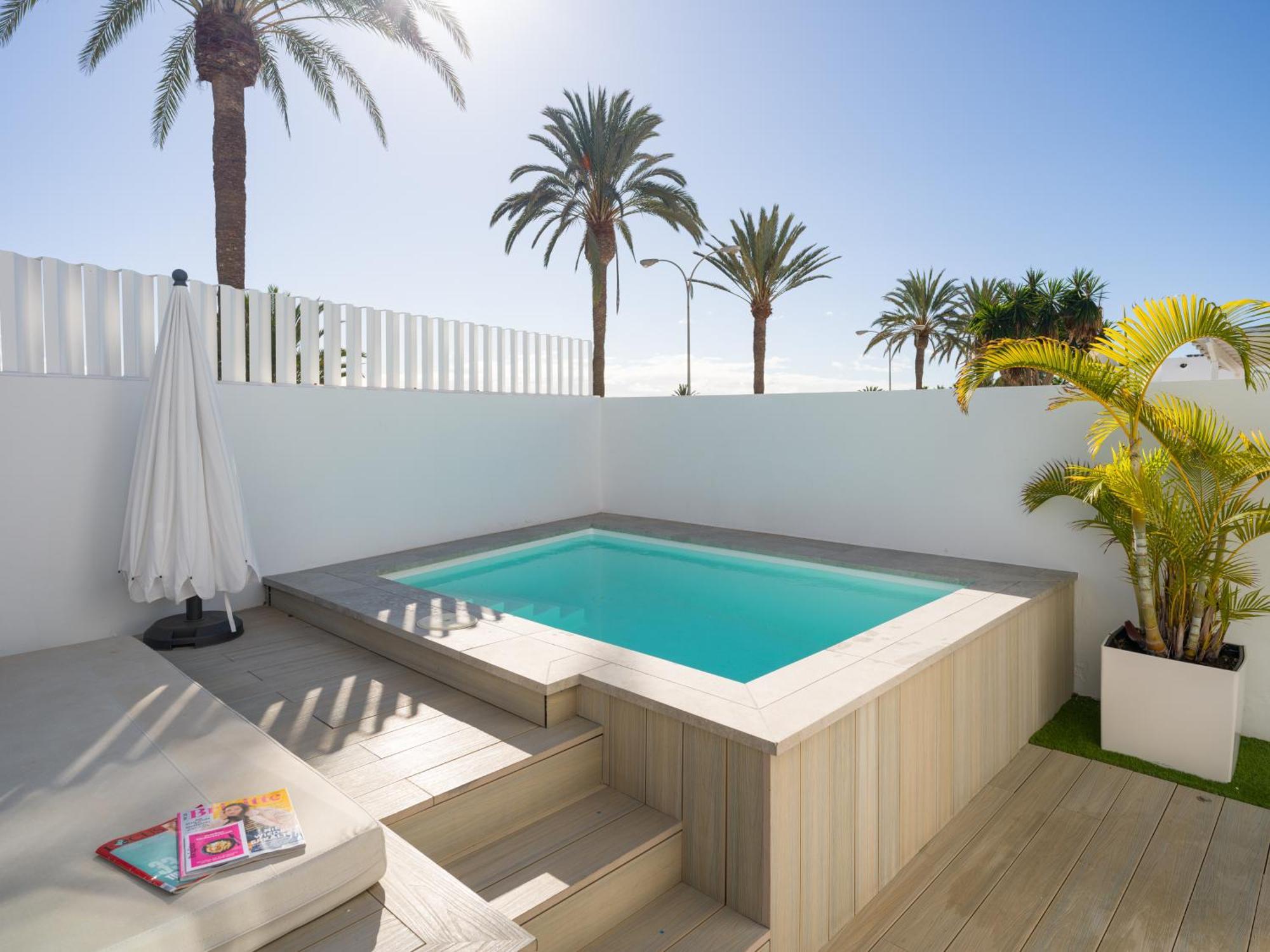 Villa Porto Mare 42 With Heated Pool On The Front Line By Tenpropertiesgc *