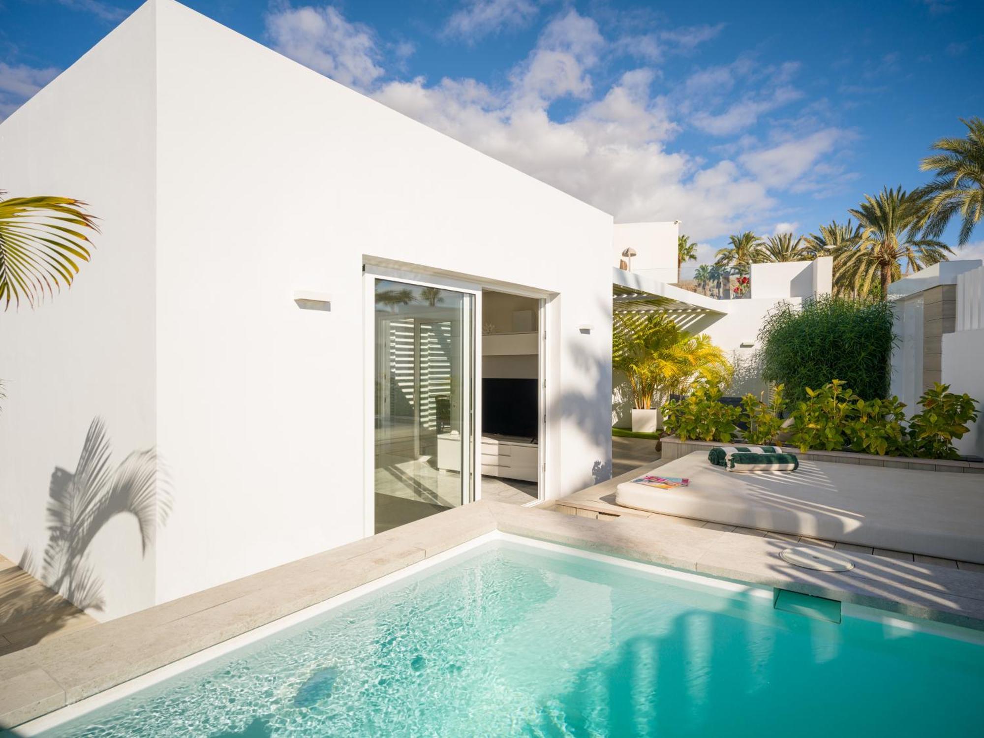 Porto Mare 42 With Heated Pool On The Front Line By Tenpropertiesgc Villa *
