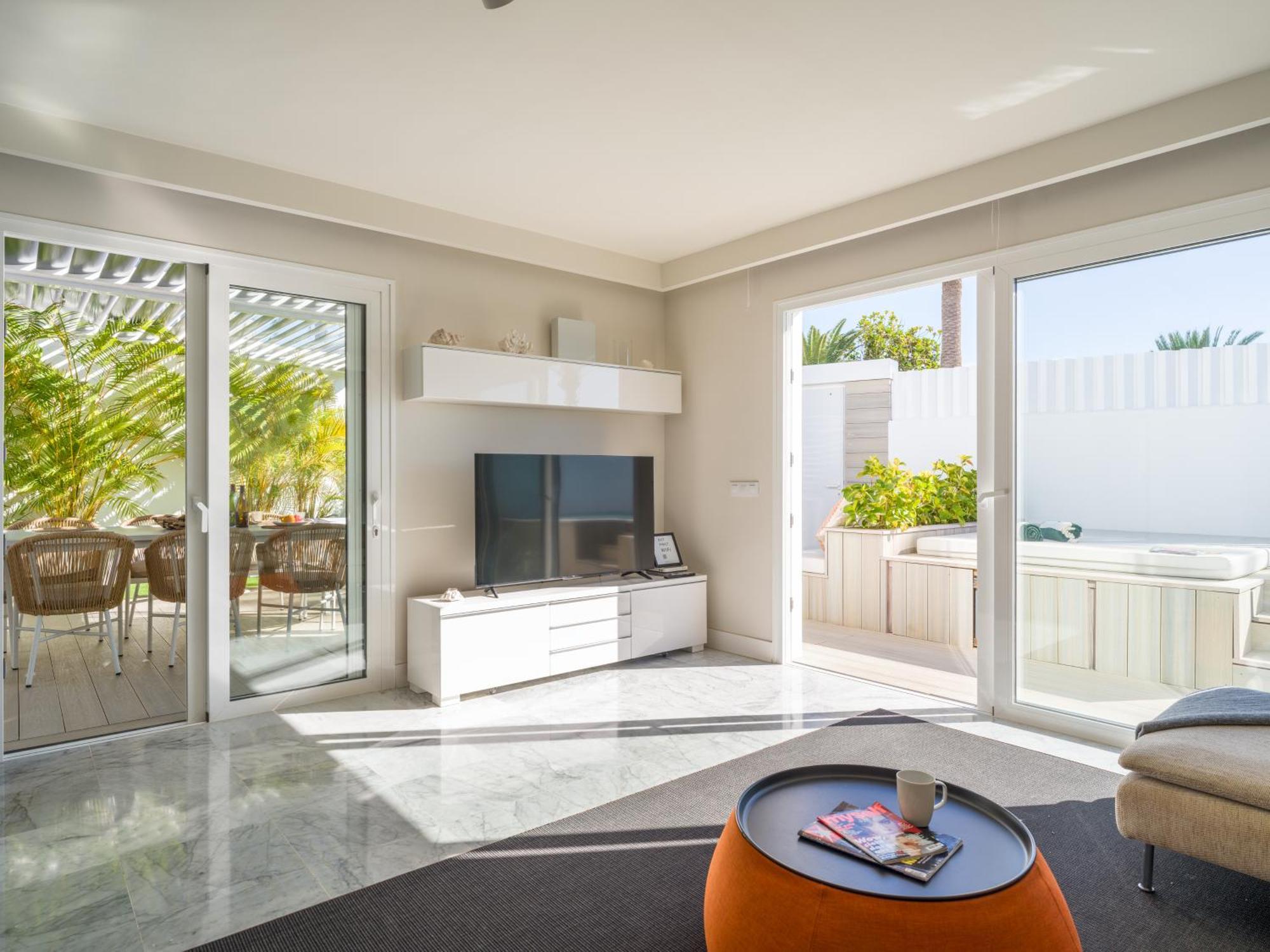 Villa Porto Mare 42 With Heated Pool On The Front Line By Tenpropertiesgc *