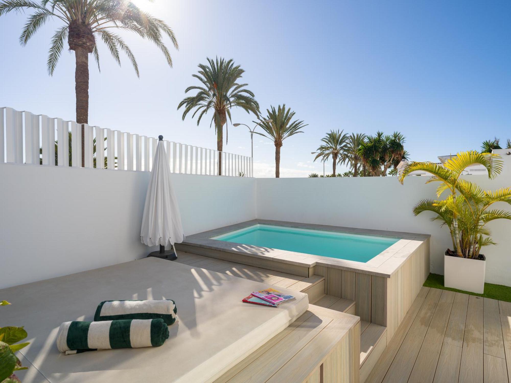 Villa Porto Mare 42 With Heated Pool On The Front Line By Tenpropertiesgc *