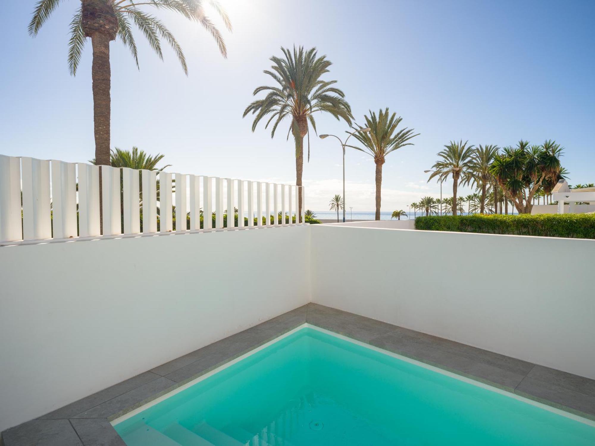 Villa Porto Mare 42 With Heated Pool On The Front Line By Tenpropertiesgc *