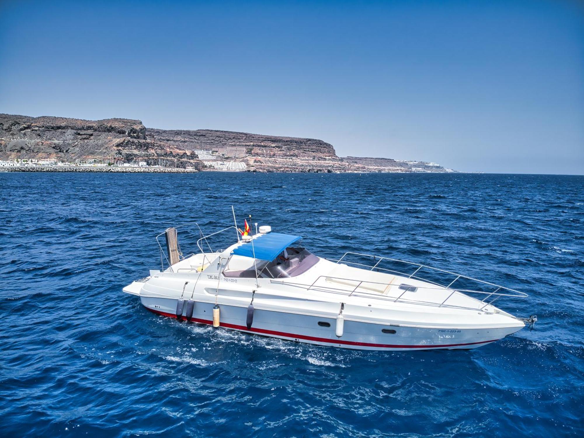 Yate Malu V Hotel en barco