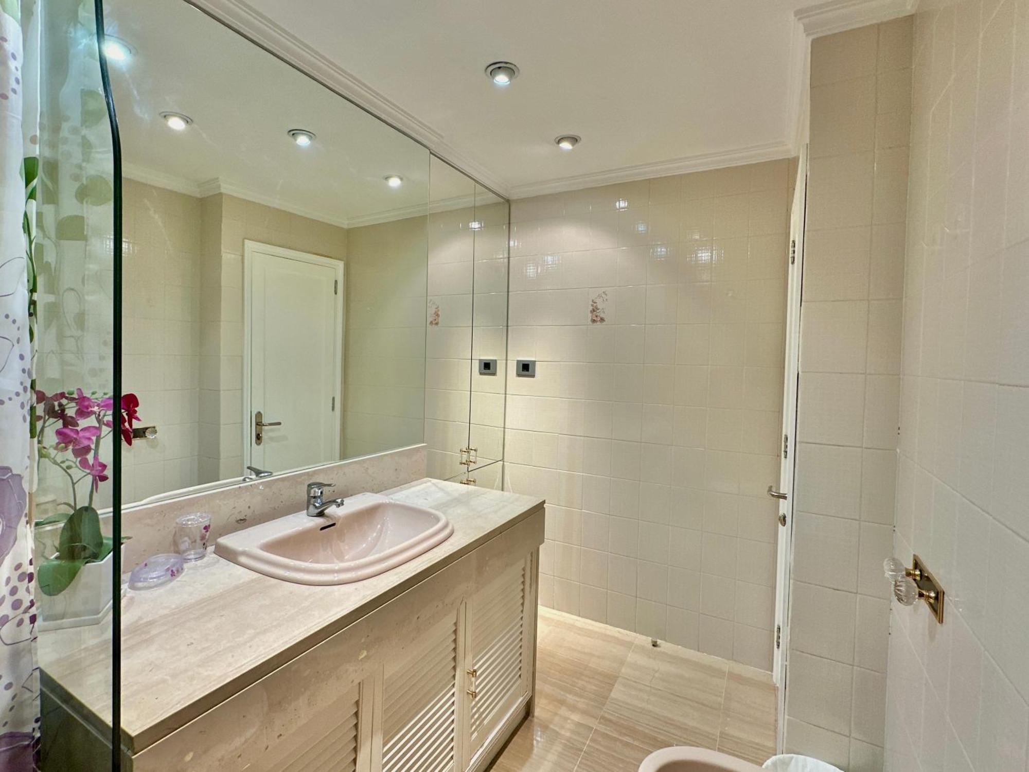 Hostiguest Coliving Leon Y Castillo Guest house *