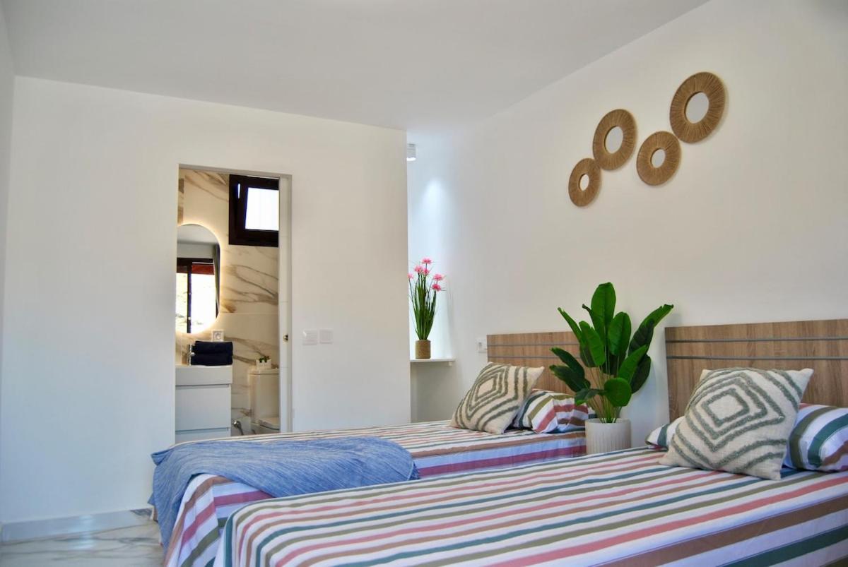 Puerto Rico In Front Of The Shopping Center With Private Heated Saltwater Pool With Jacuzzi & Arcade Games Villa Puerto Rico (Gran Canaria)