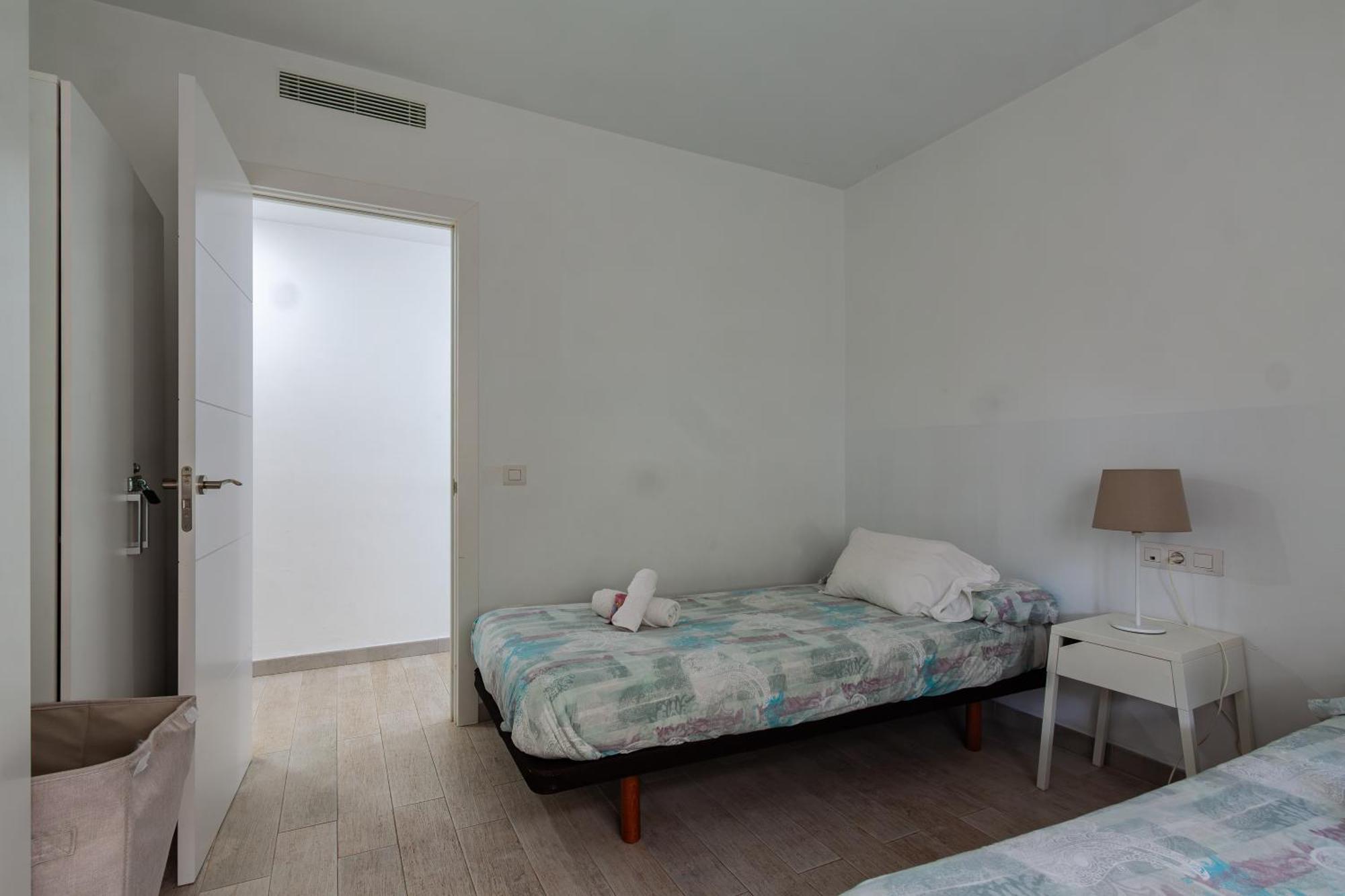 Apartamento Con Terraza Y Piscina En Playa Del Ing
