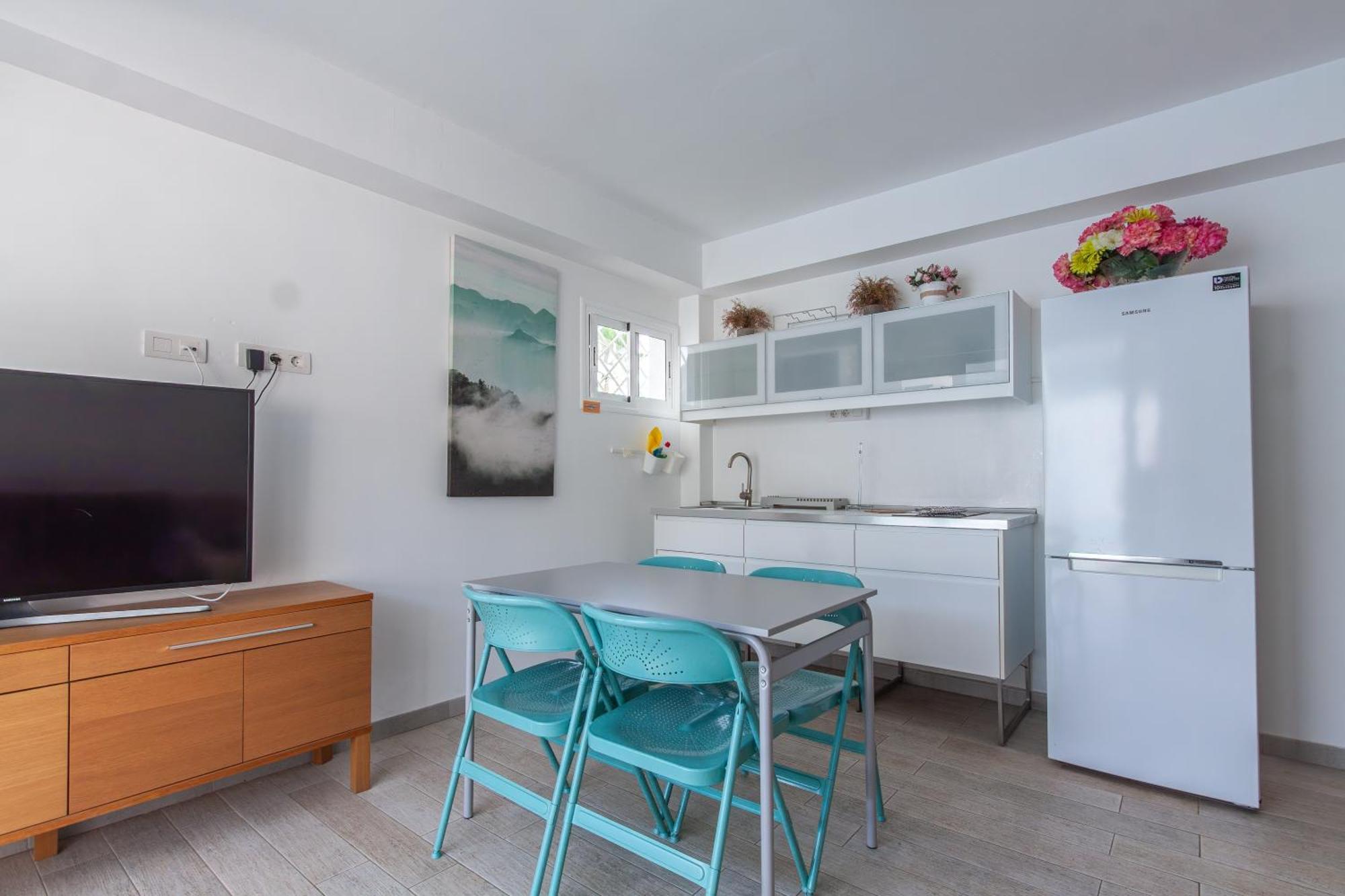 Apartamento Con Terraza Y Piscina En Playa Del Ing *