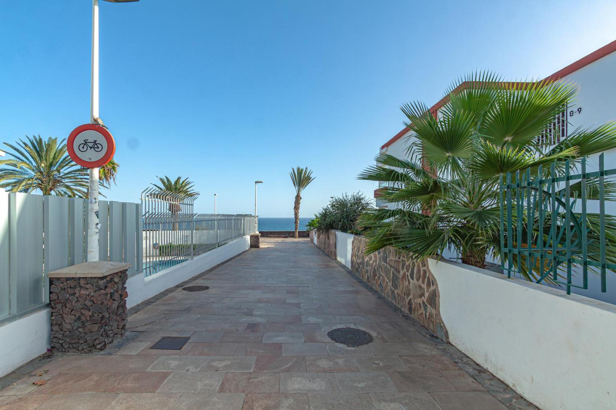 Con Terraza Y Piscina En Playa Del Ing Playa del Inglés