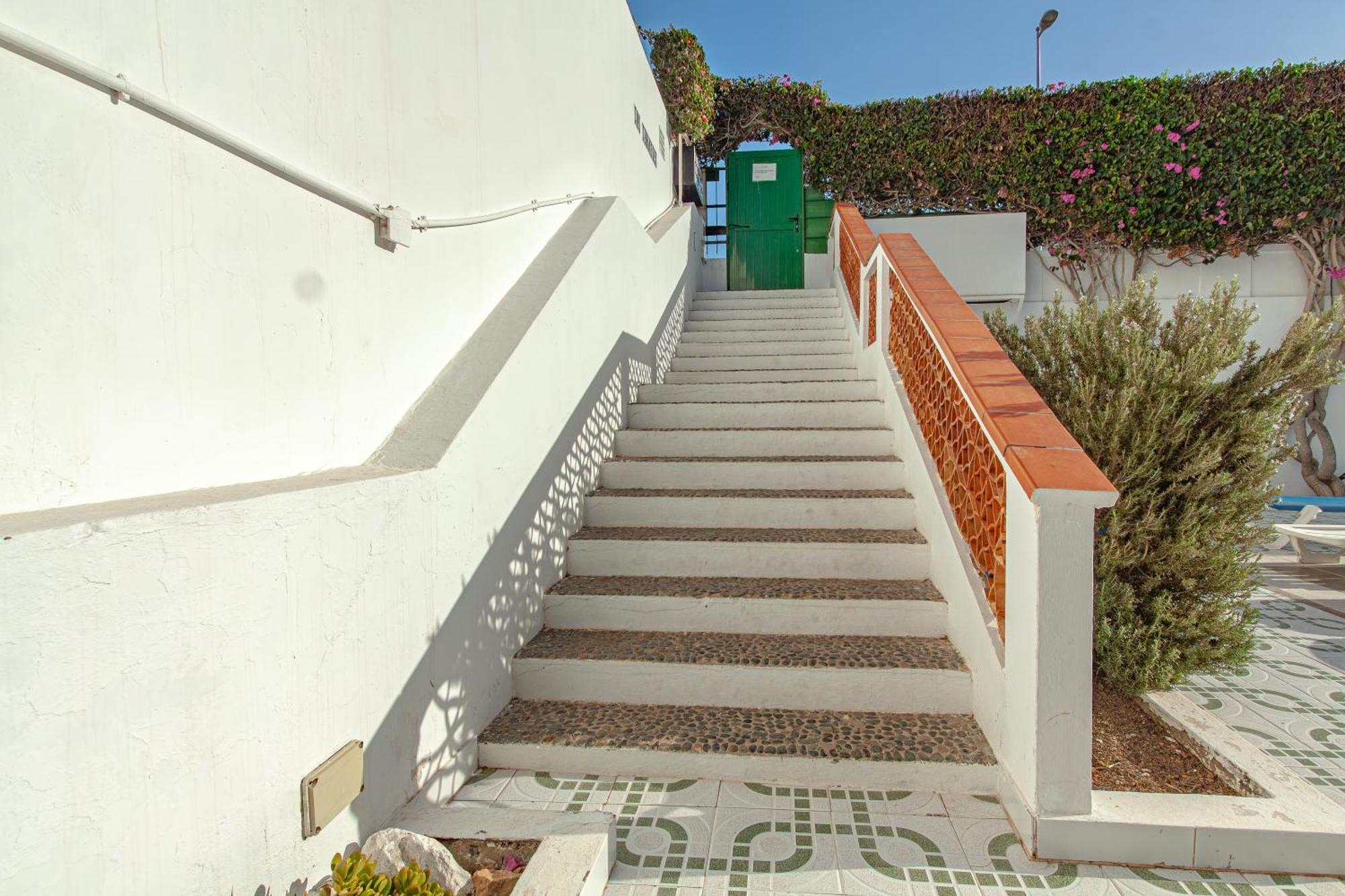 Apartamento Con Terraza Y Piscina En Playa Del Ing