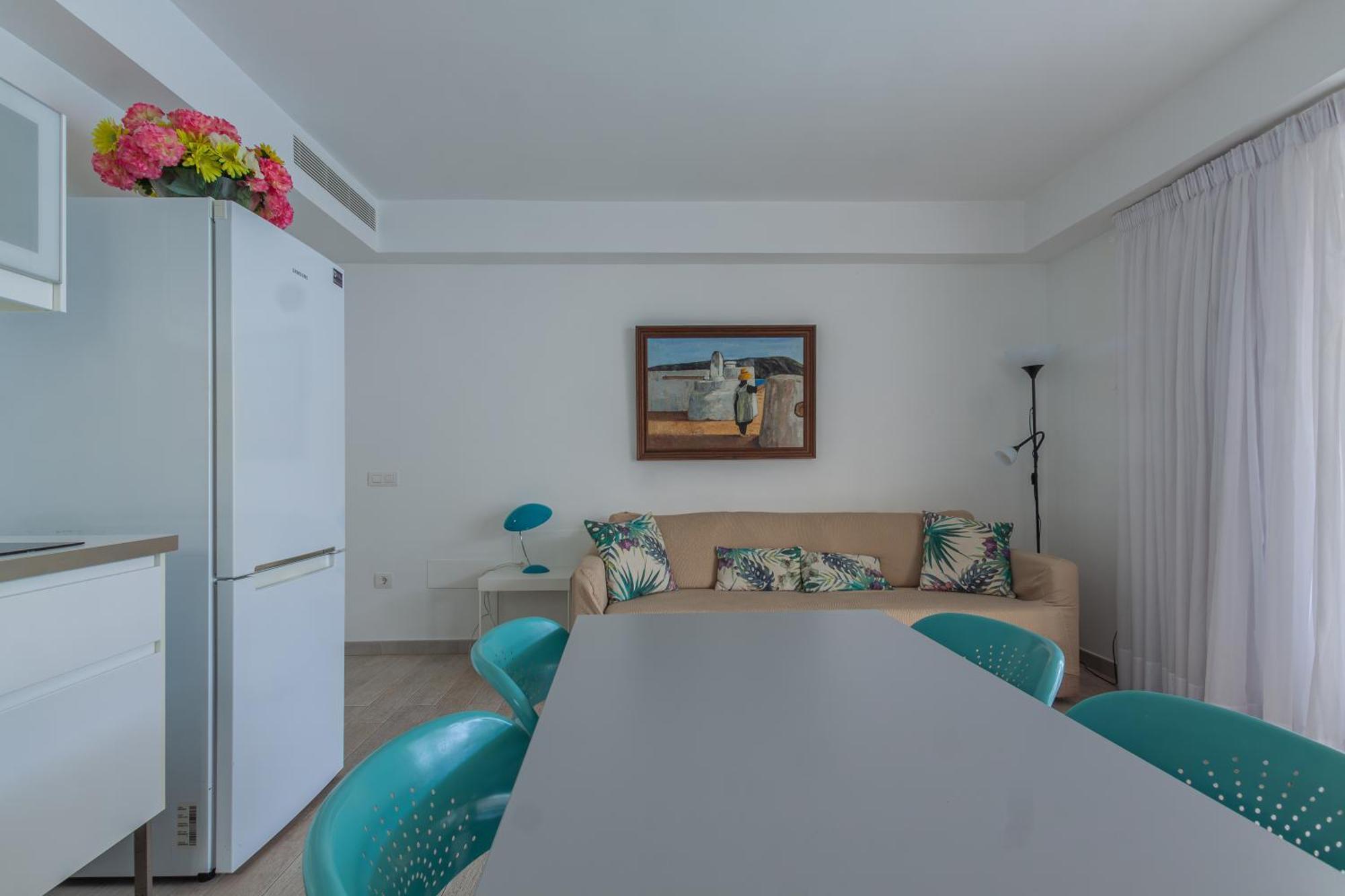 Apartamento Con Terraza Y Piscina En Playa Del Ing *