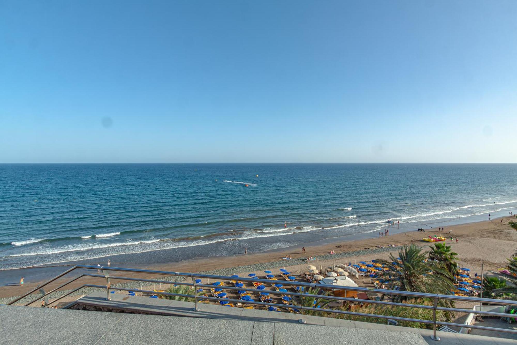 Apartamento Con Terraza Y Piscina En Playa Del Ing