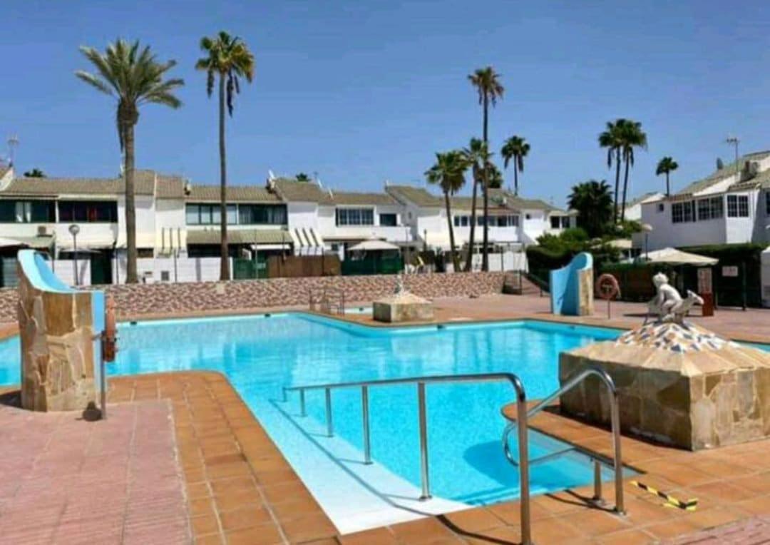 Chalet Agreable Avec Grande Terrasse Et Piscine