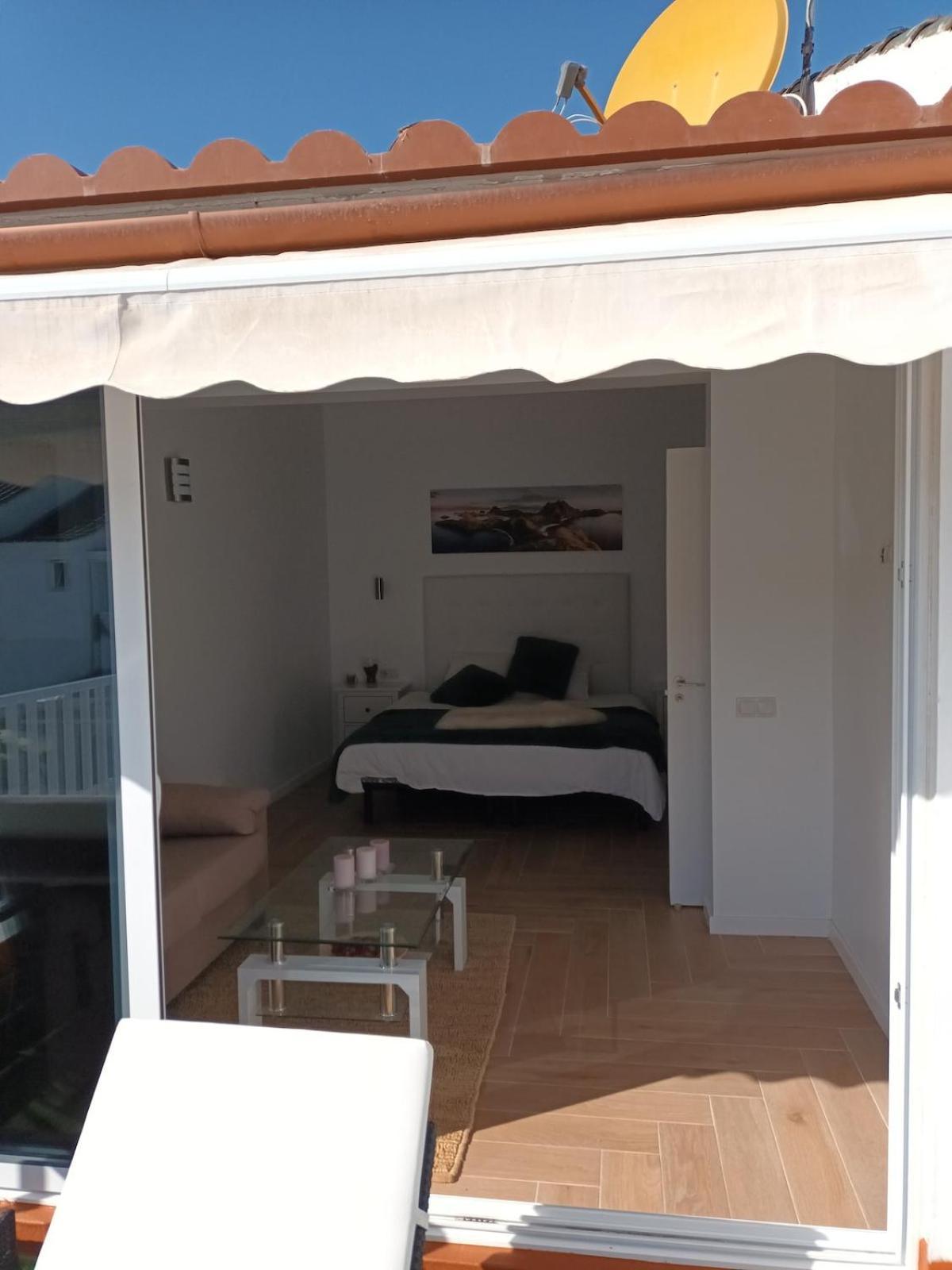 Agreable Avec Grande Terrasse Et Piscine