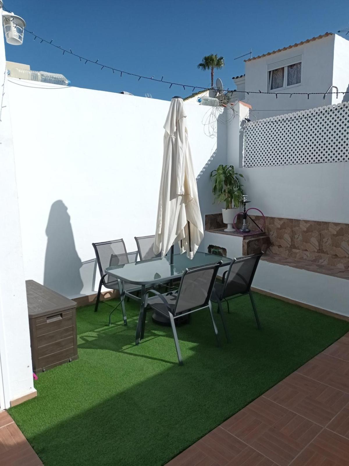 Agreable Avec Grande Terrasse Et Piscine *
