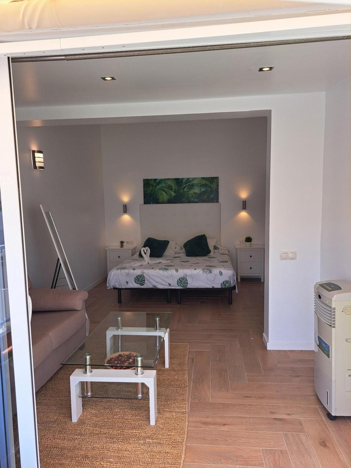Agreable Avec Grande Terrasse Et Piscine *
