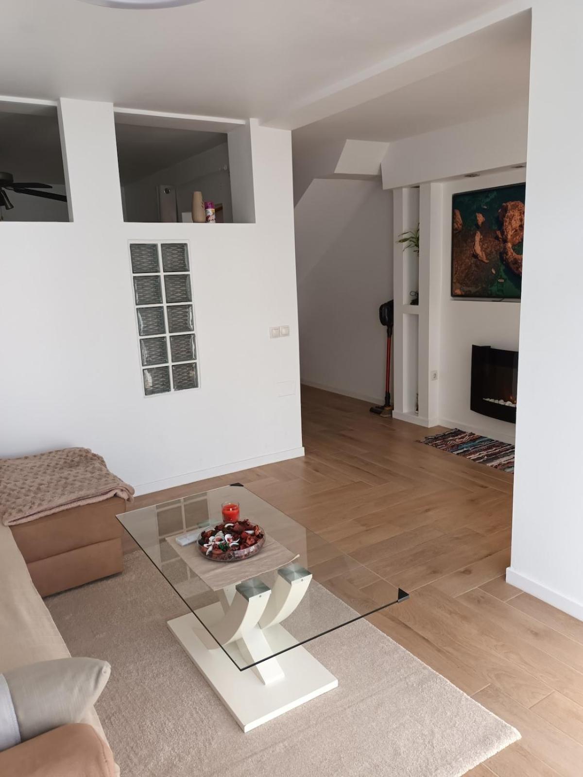 Agreable Avec Grande Terrasse Et Piscine *