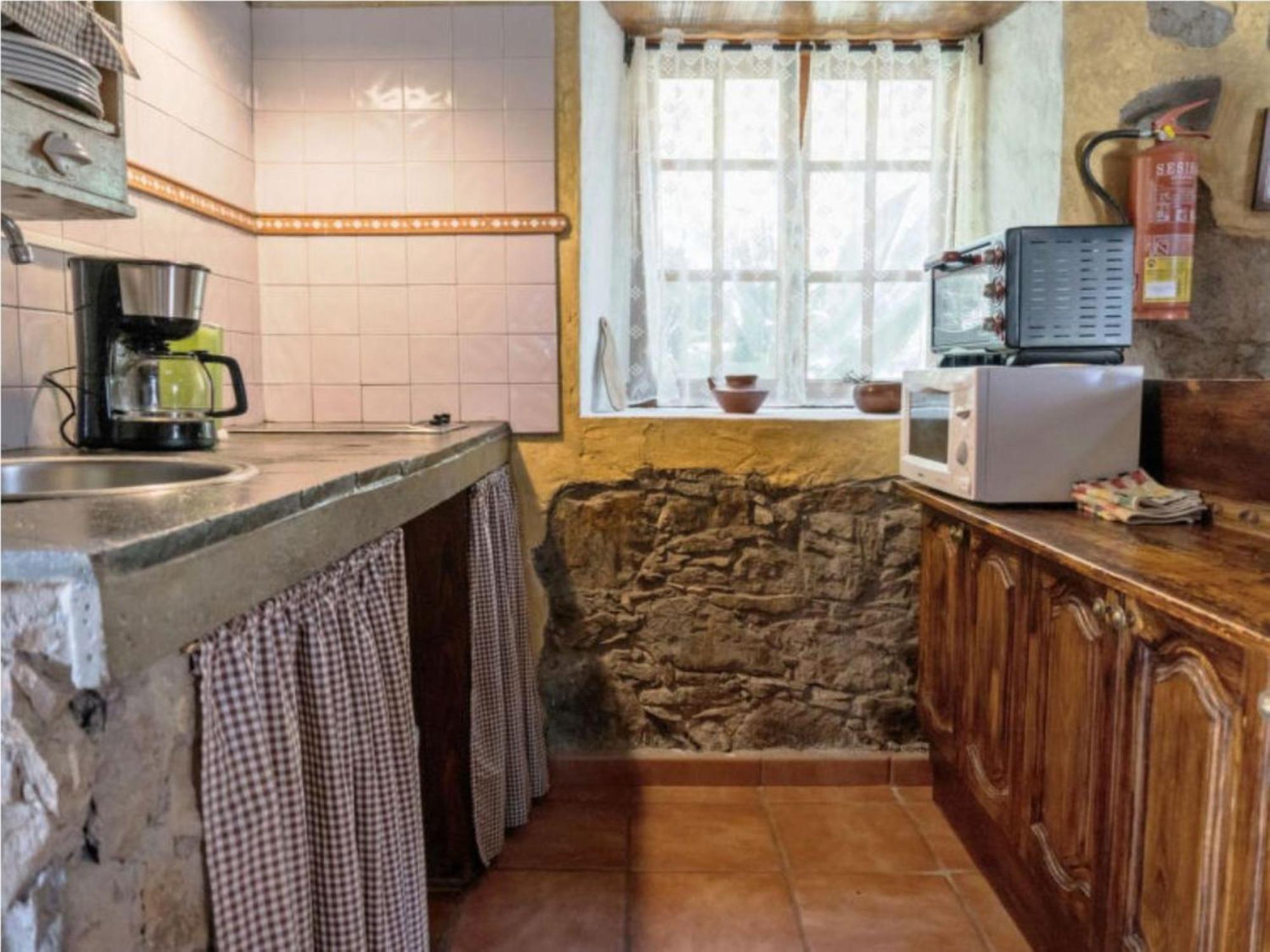 House Sleeps6-parking-garden-pool In Summer-pet Villa