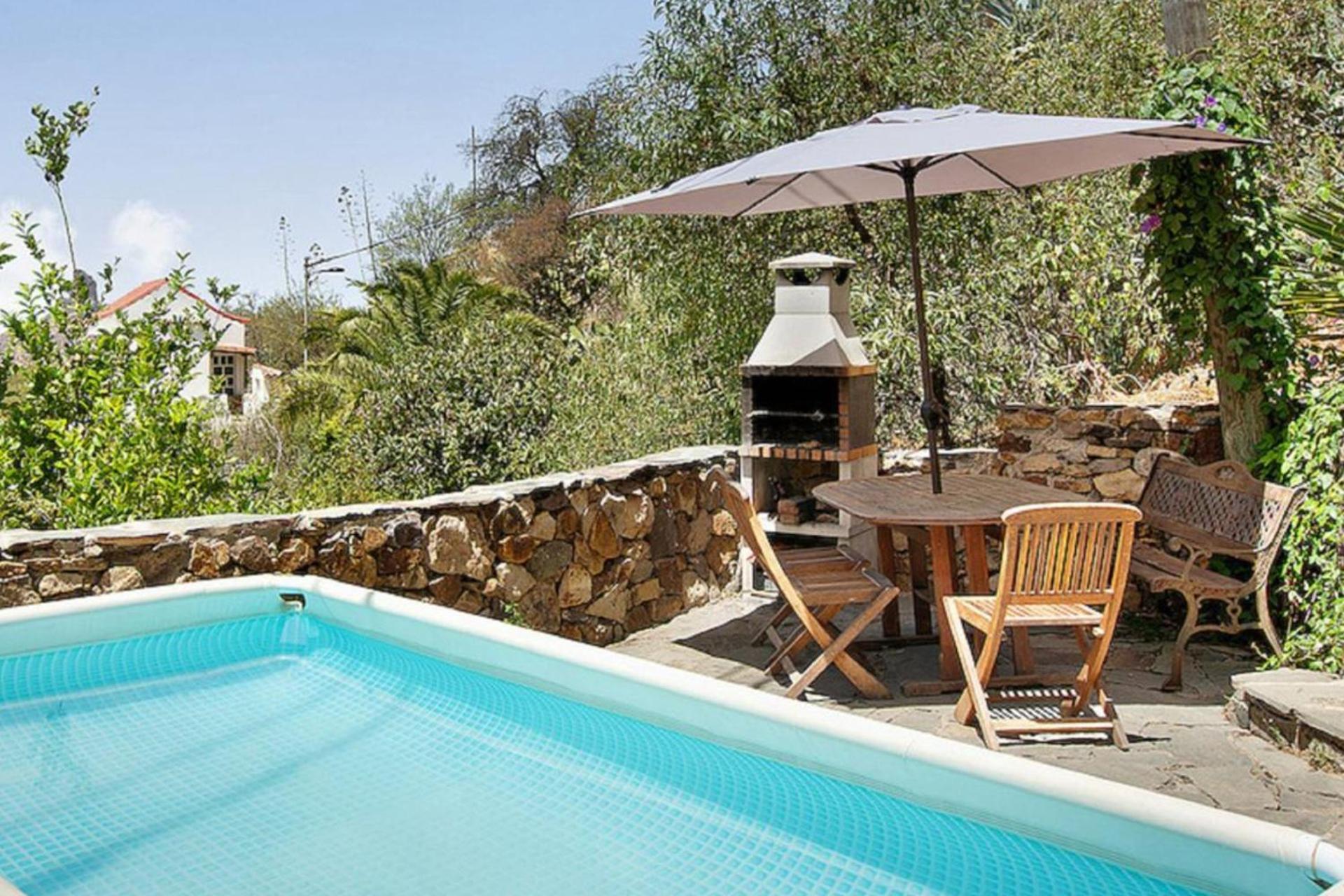 House Sleeps6-parking-garden-pool In Summer-pet Villa