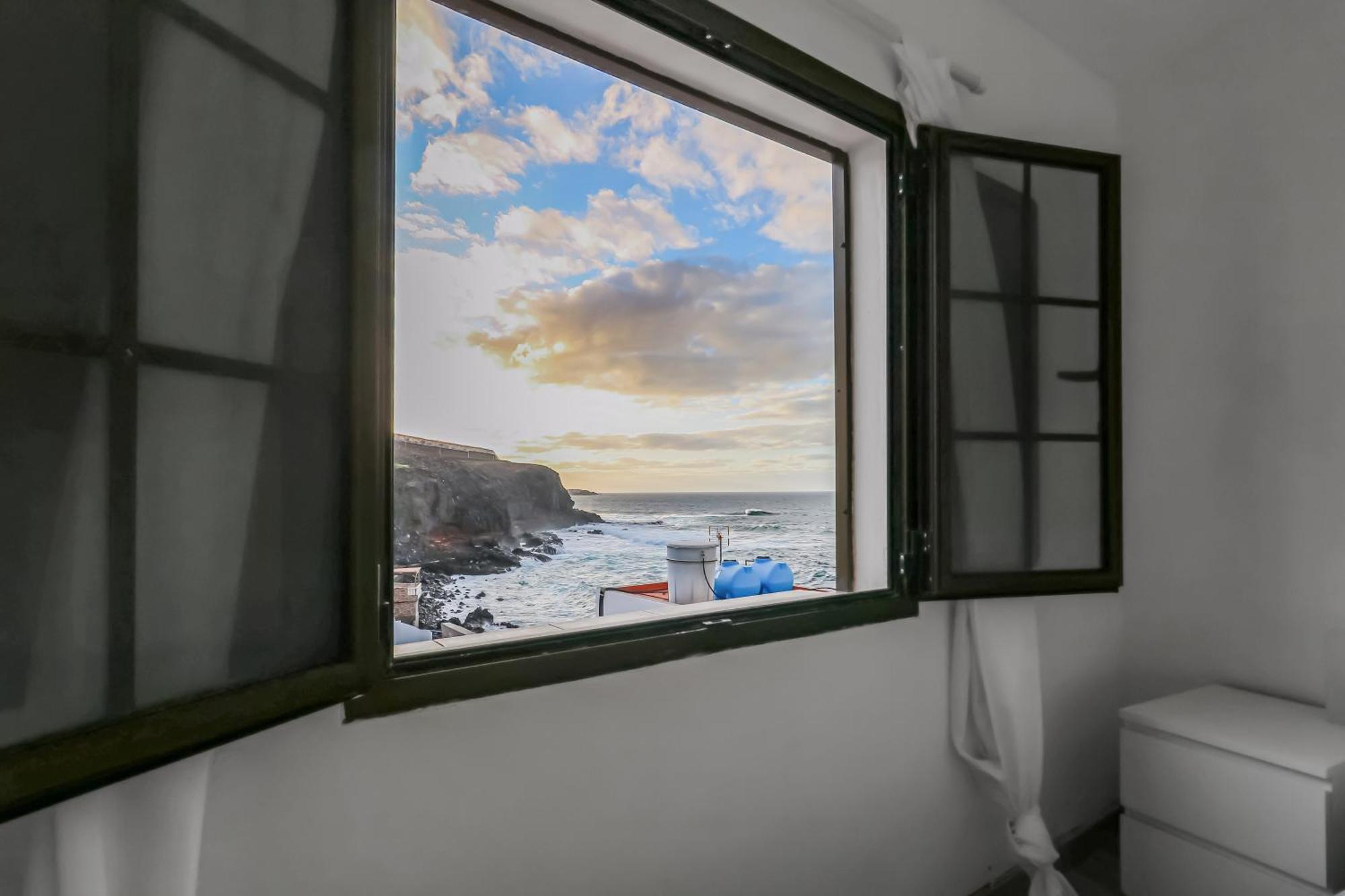 Caleta Sea And Sunset Views