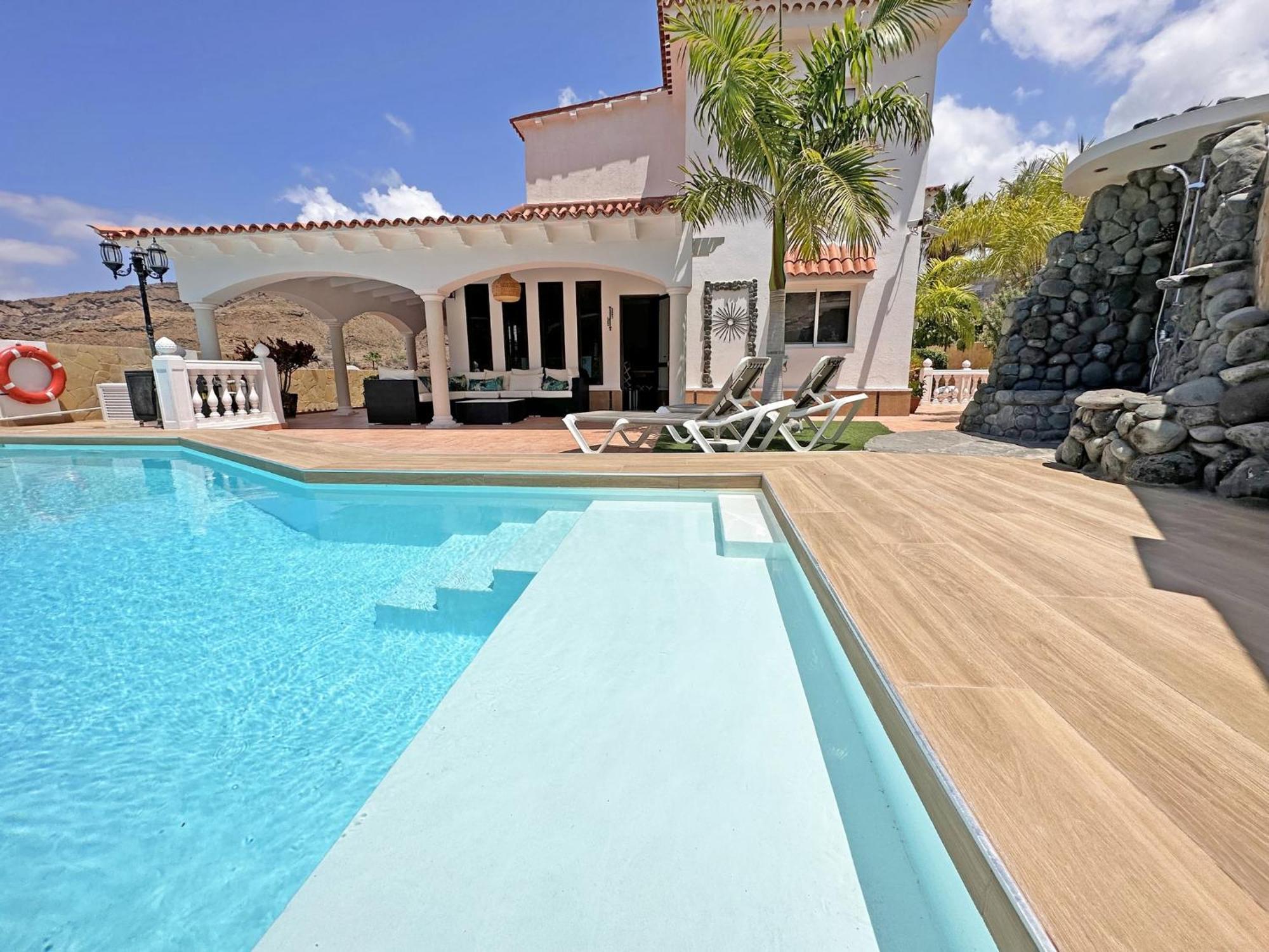 Luxury Lucia * La Playa de Tauro
