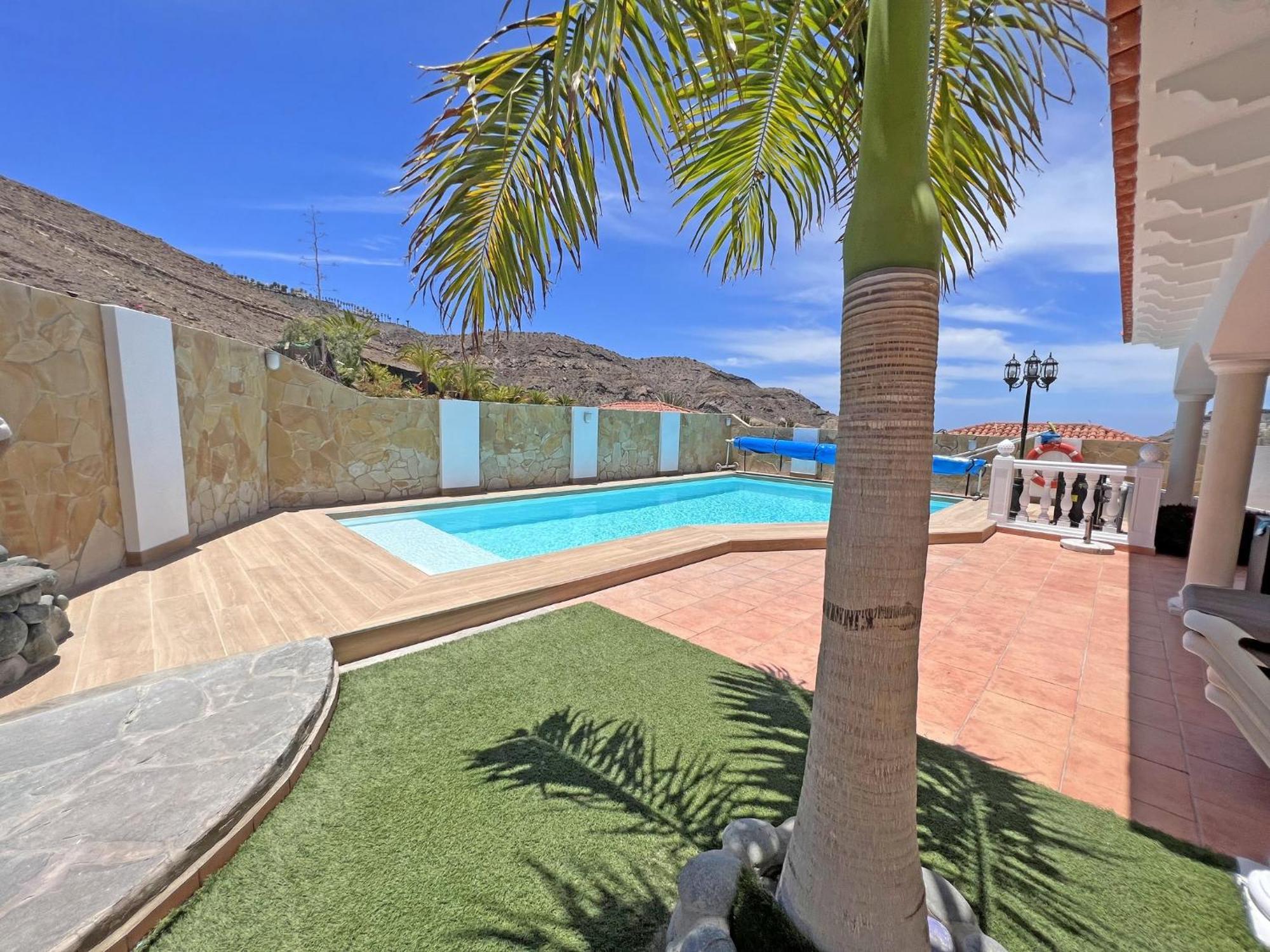 Luxury Lucia Villa *