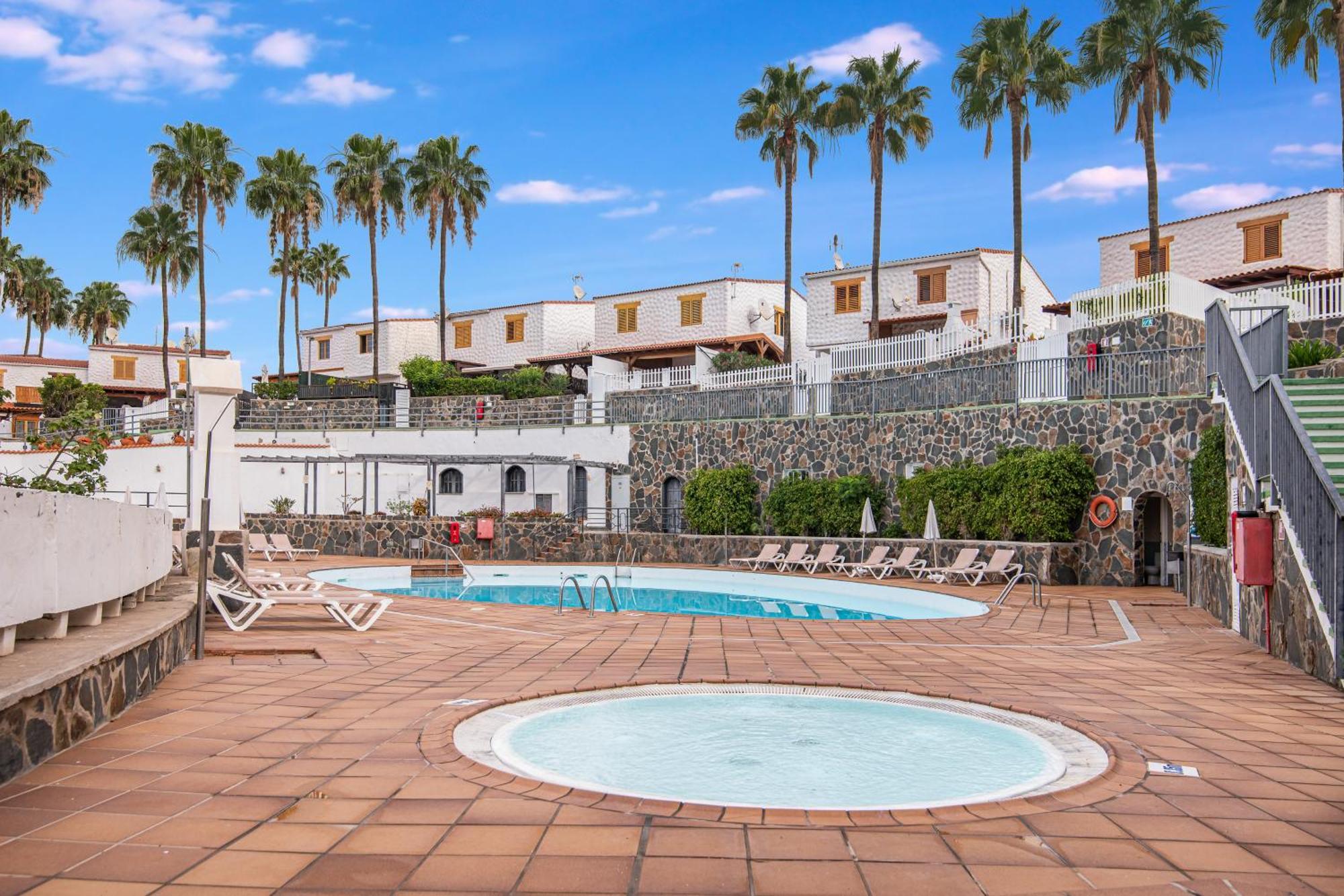 Paradise Duplex Garden & Maspalomas Holiday home *