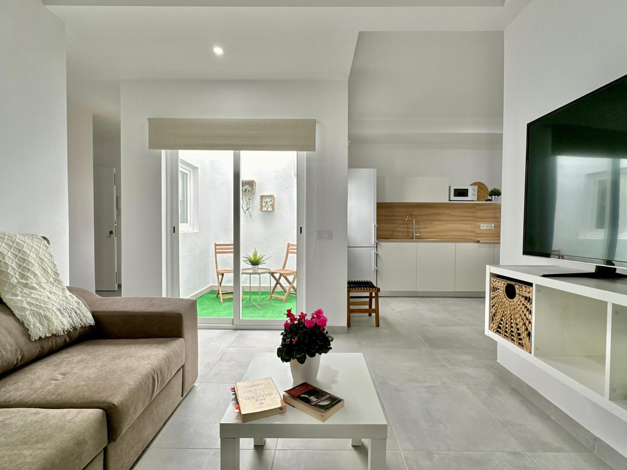 Pino - Solarium Terrace Apartamento Vecindario (Gran Canaria)