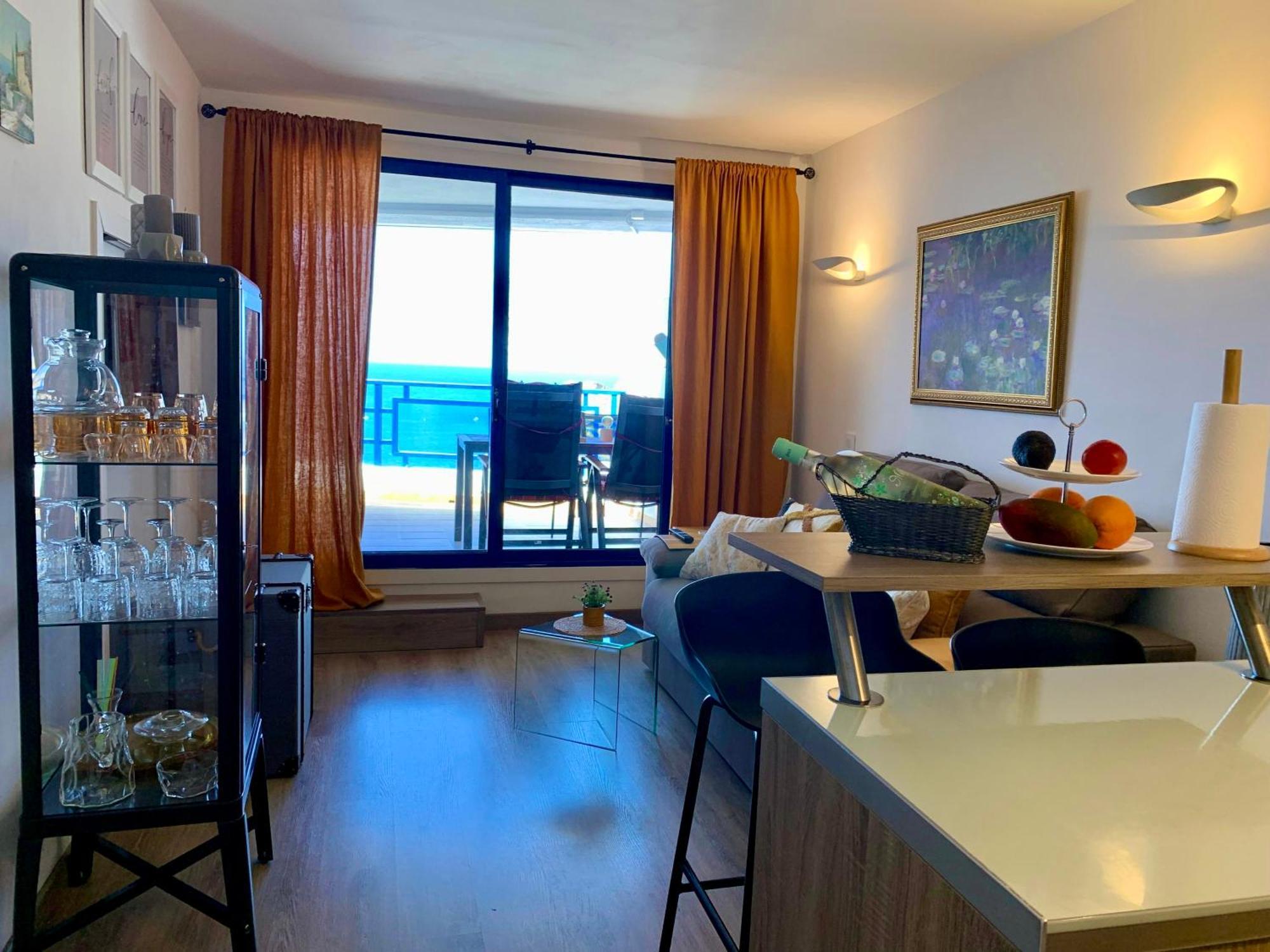 Private With Stunning Ocean Views And Sunset. Apartamento