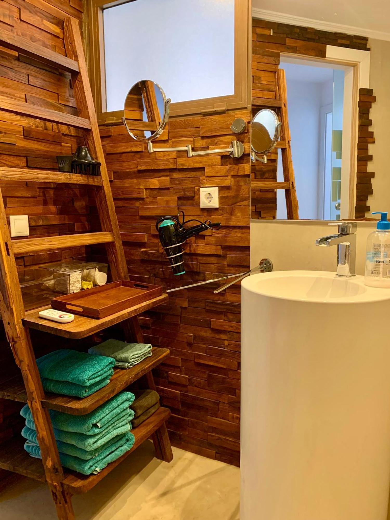 Private With Stunning Ocean Views And Sunset. Apartamento *