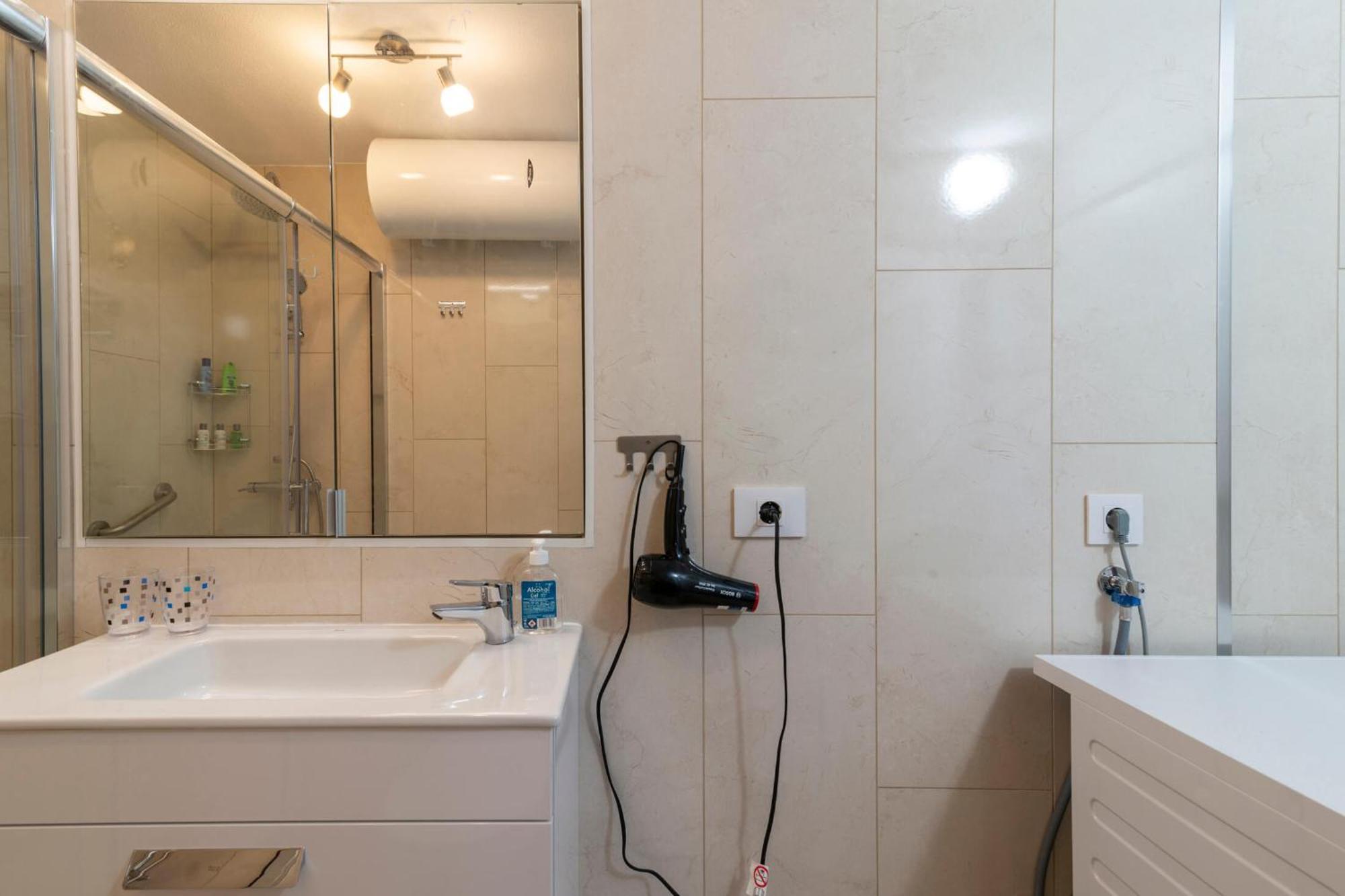 Lightbooking Flores Apartment *